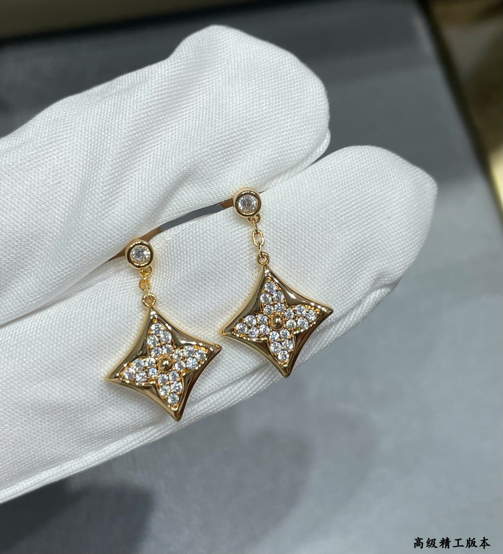 L0*is V*t0n Square diamond Earrings