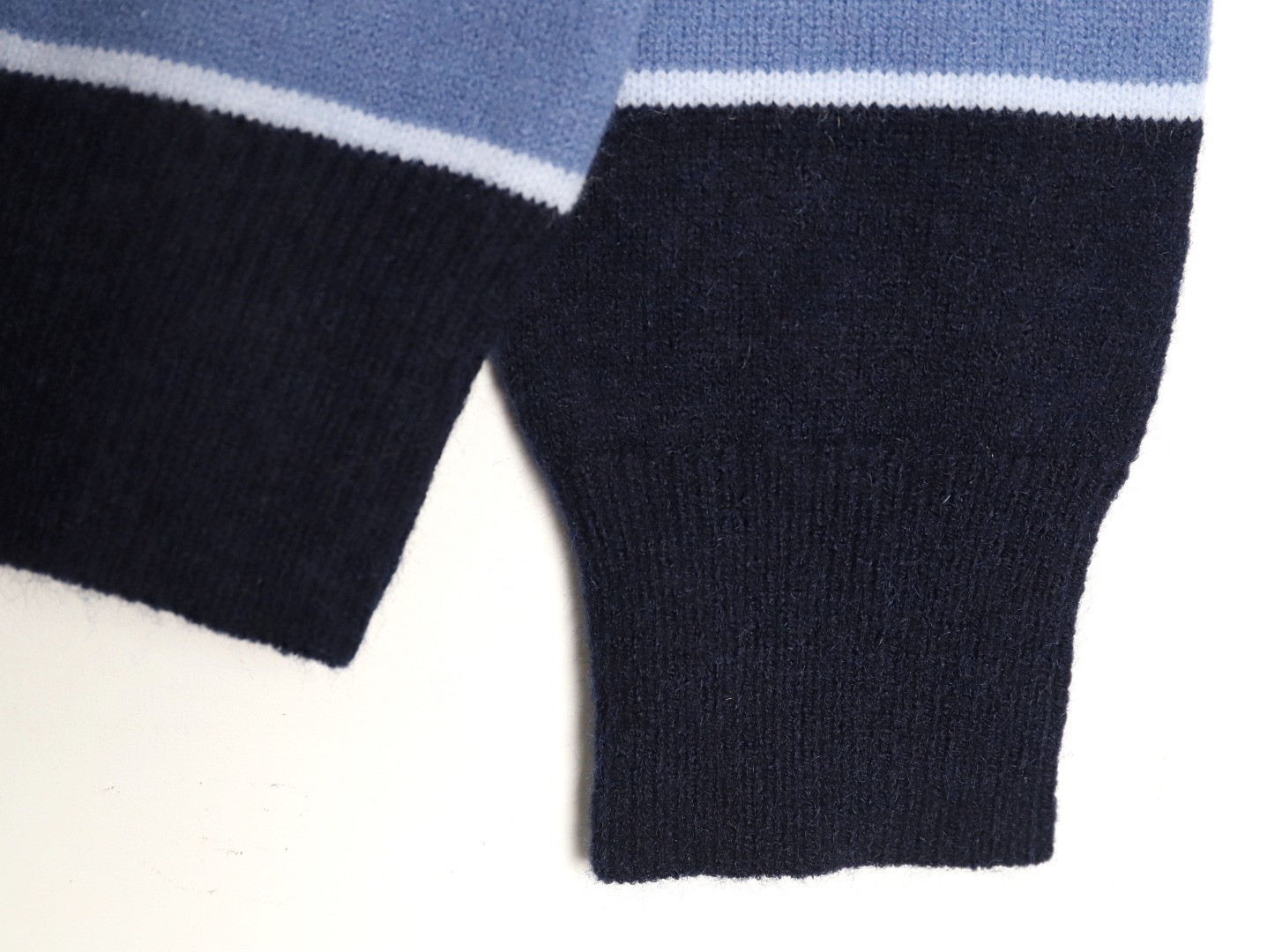 D*0r CD Diamond Sweaters