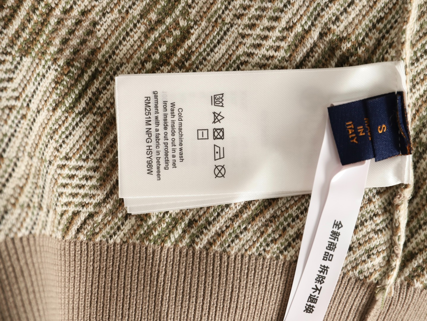 L0*is V*t0n LV Knitting Sweaters