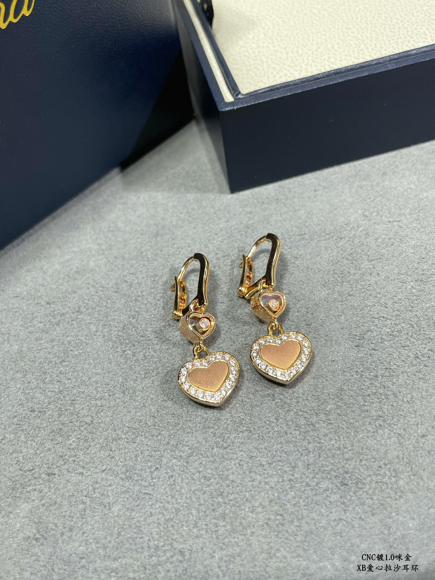 Chopard Heart-shaped Edge Diamond Brushed Earrings