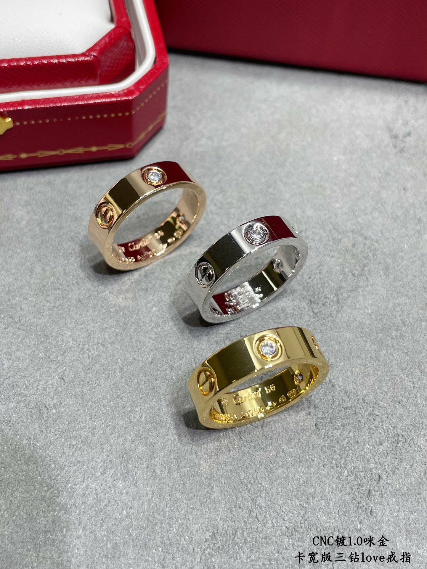 Ca*t*er Wide version three-diamond LOVE Ring
