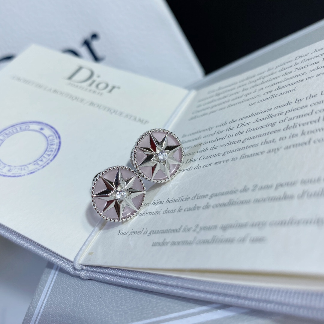 D*0r compass Stud Earrings