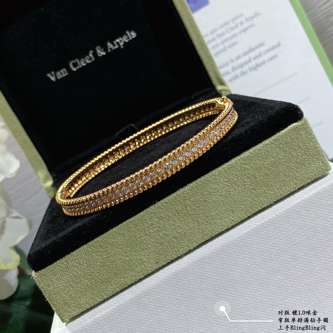 V*N CL*F & Arpels narrow single row full diamond bracelet