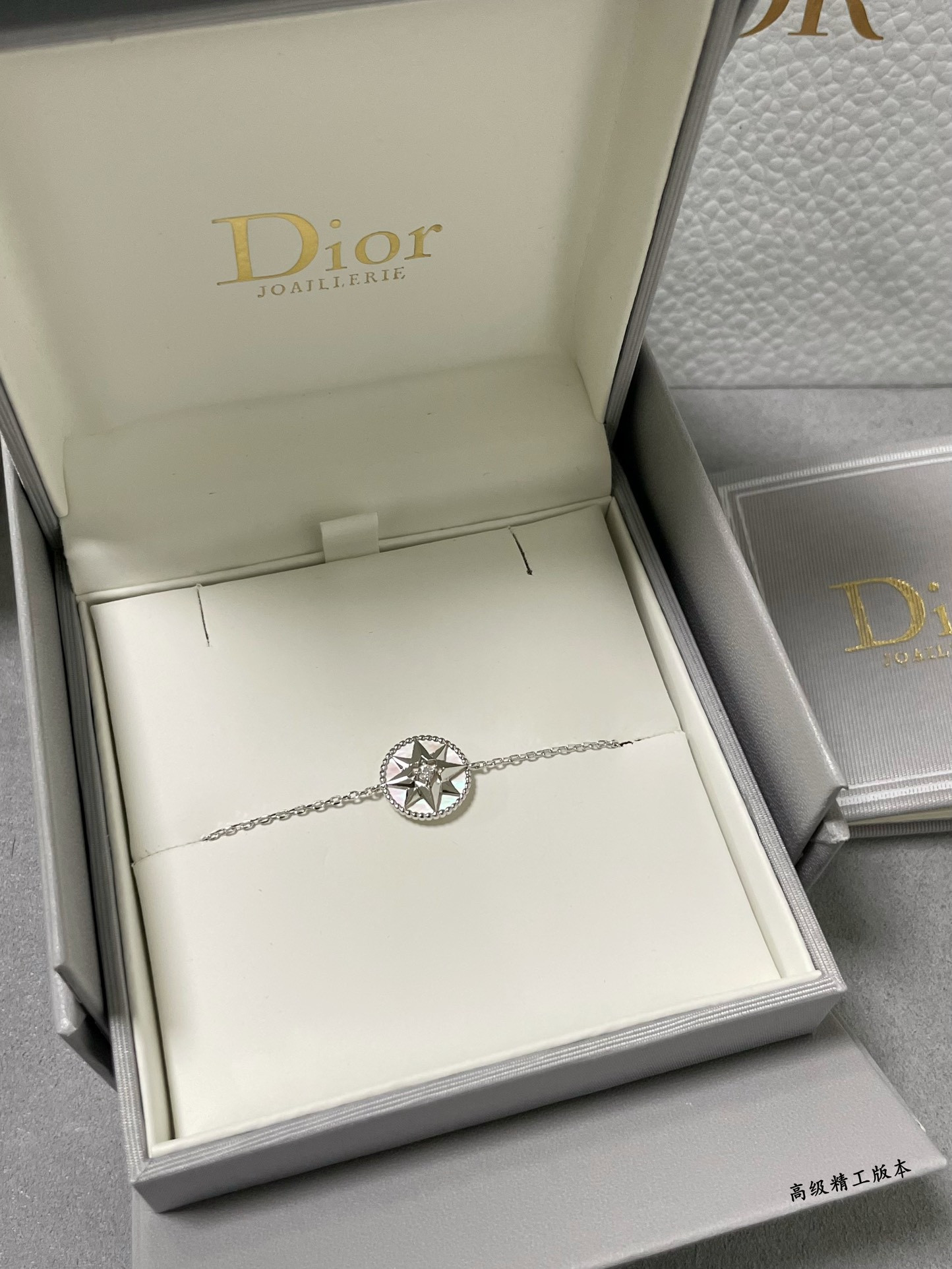 D*0r High-grade white mother-of-pearl compass Bracelet