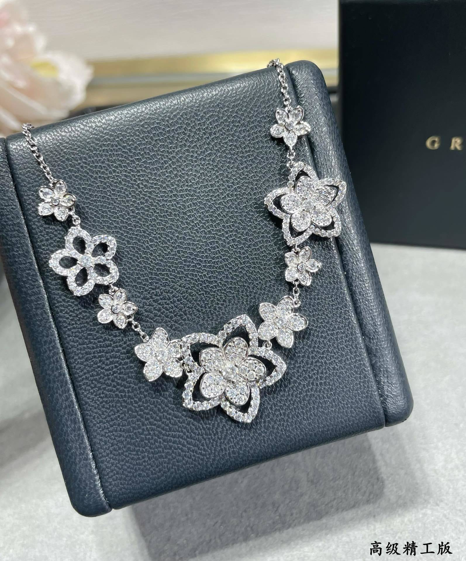 Gr*ff multi-flower necklace