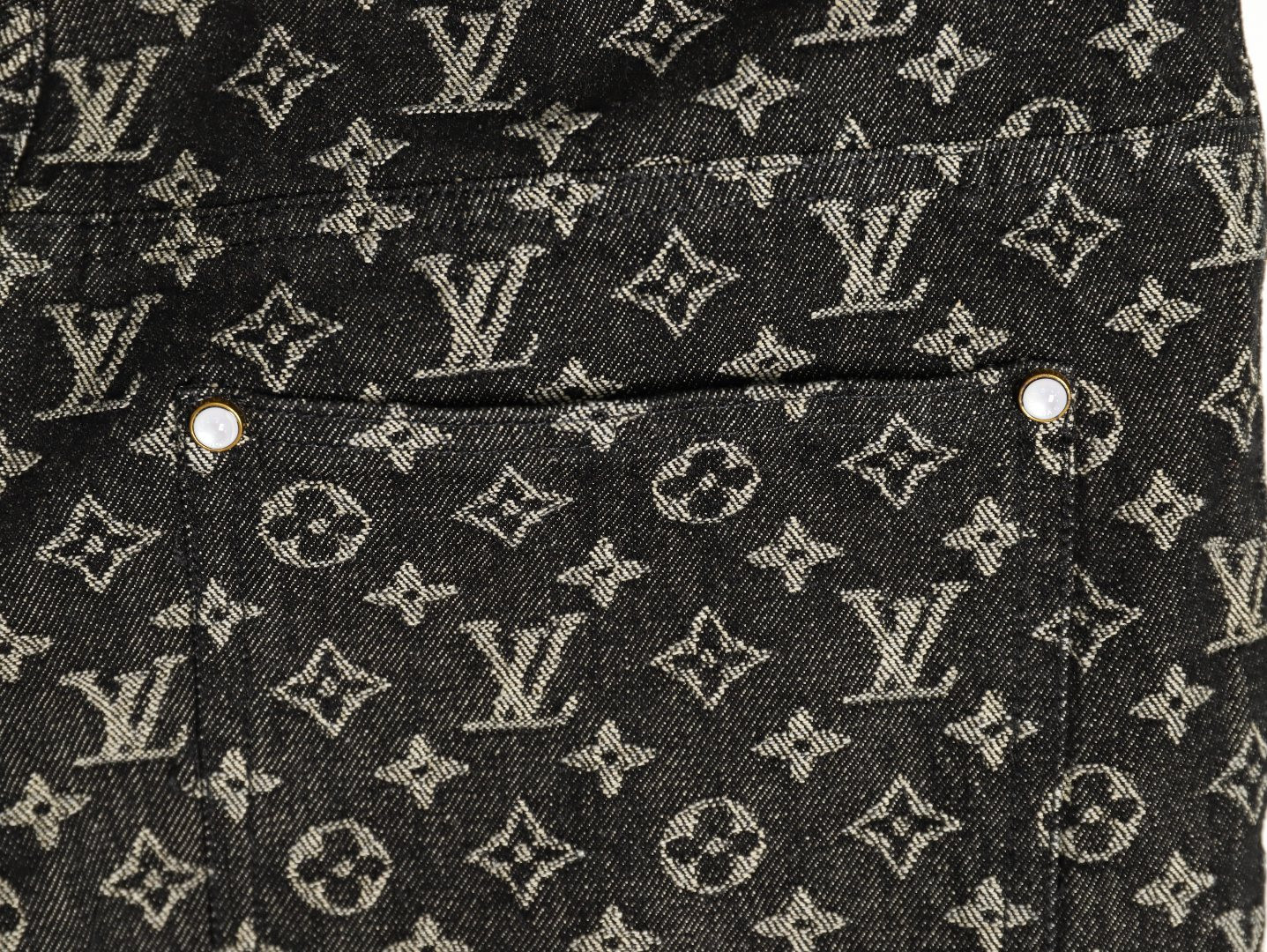 L0*is V*t0n LV shorts