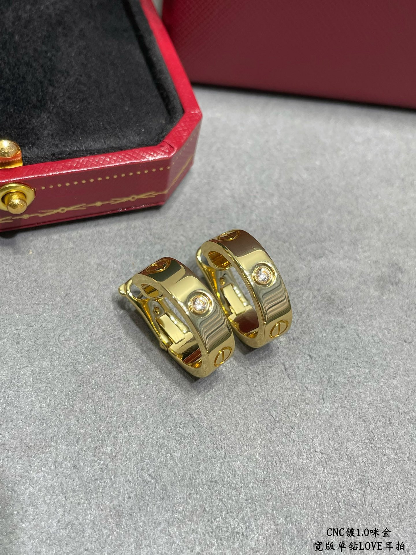 Ca*t*er Wide version single diamond LOVE Earrings