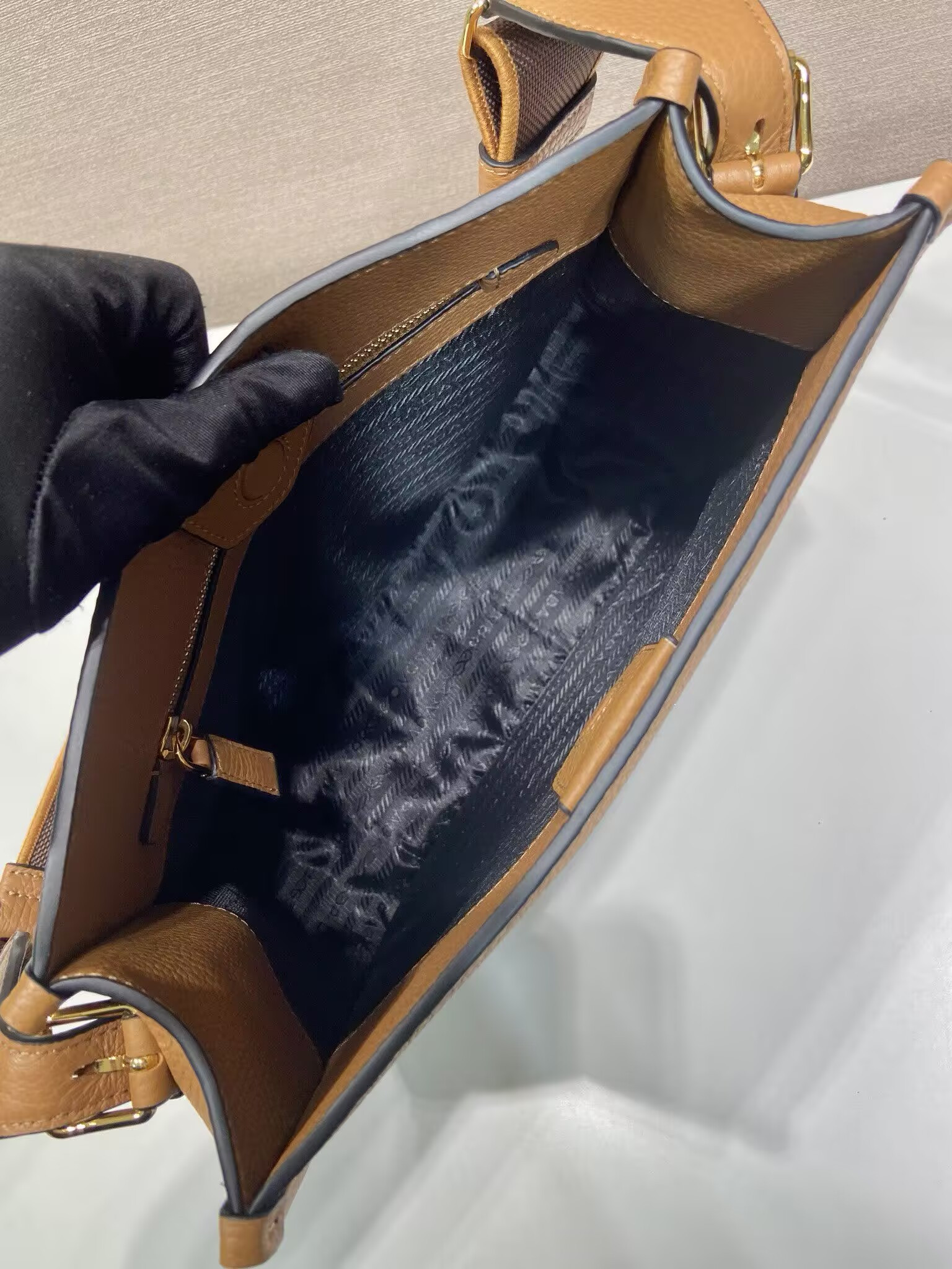 Pra*a medium leather bag 26x28x11cm