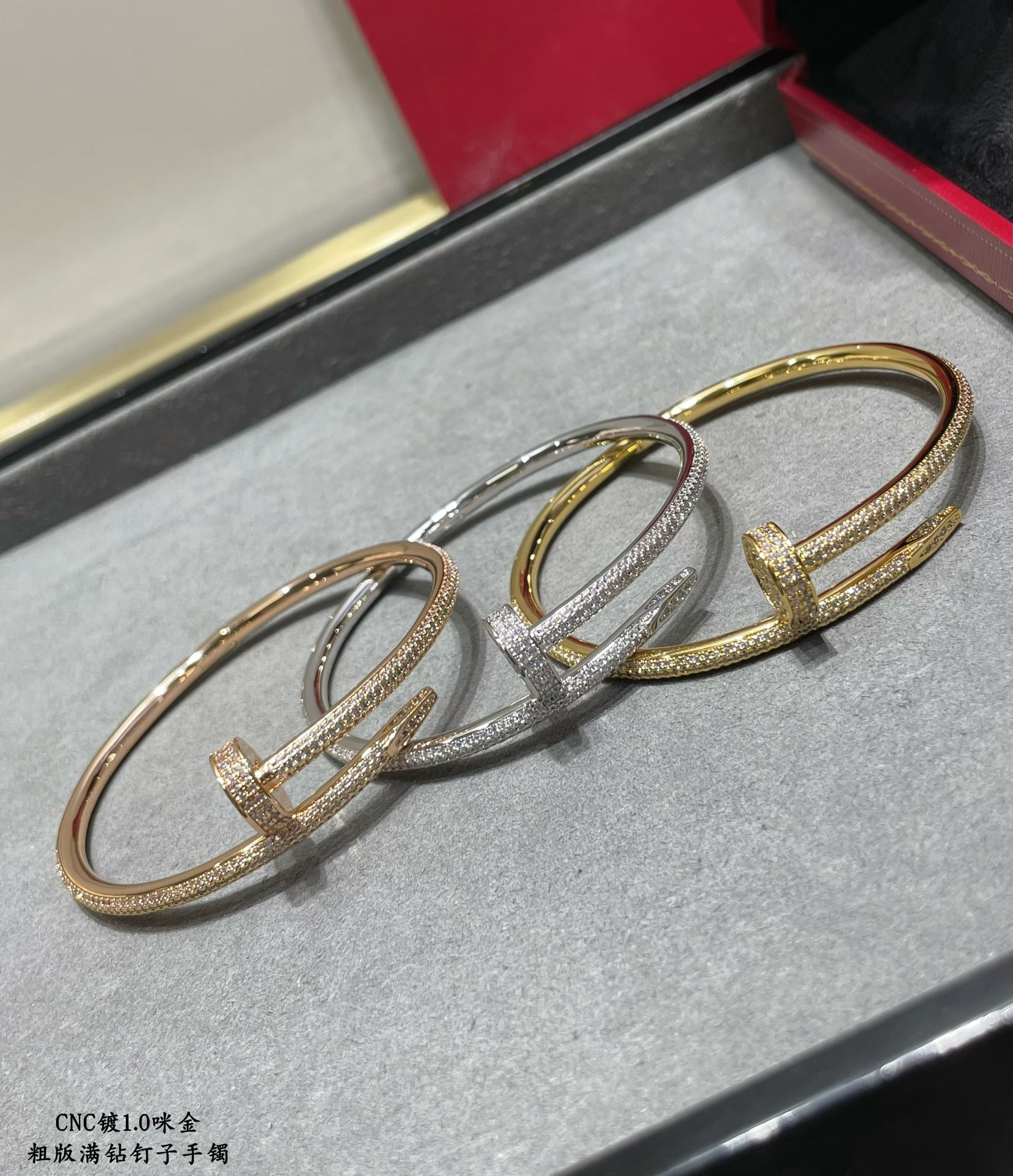 Ca*t*er Thick diamond nail Bracelet