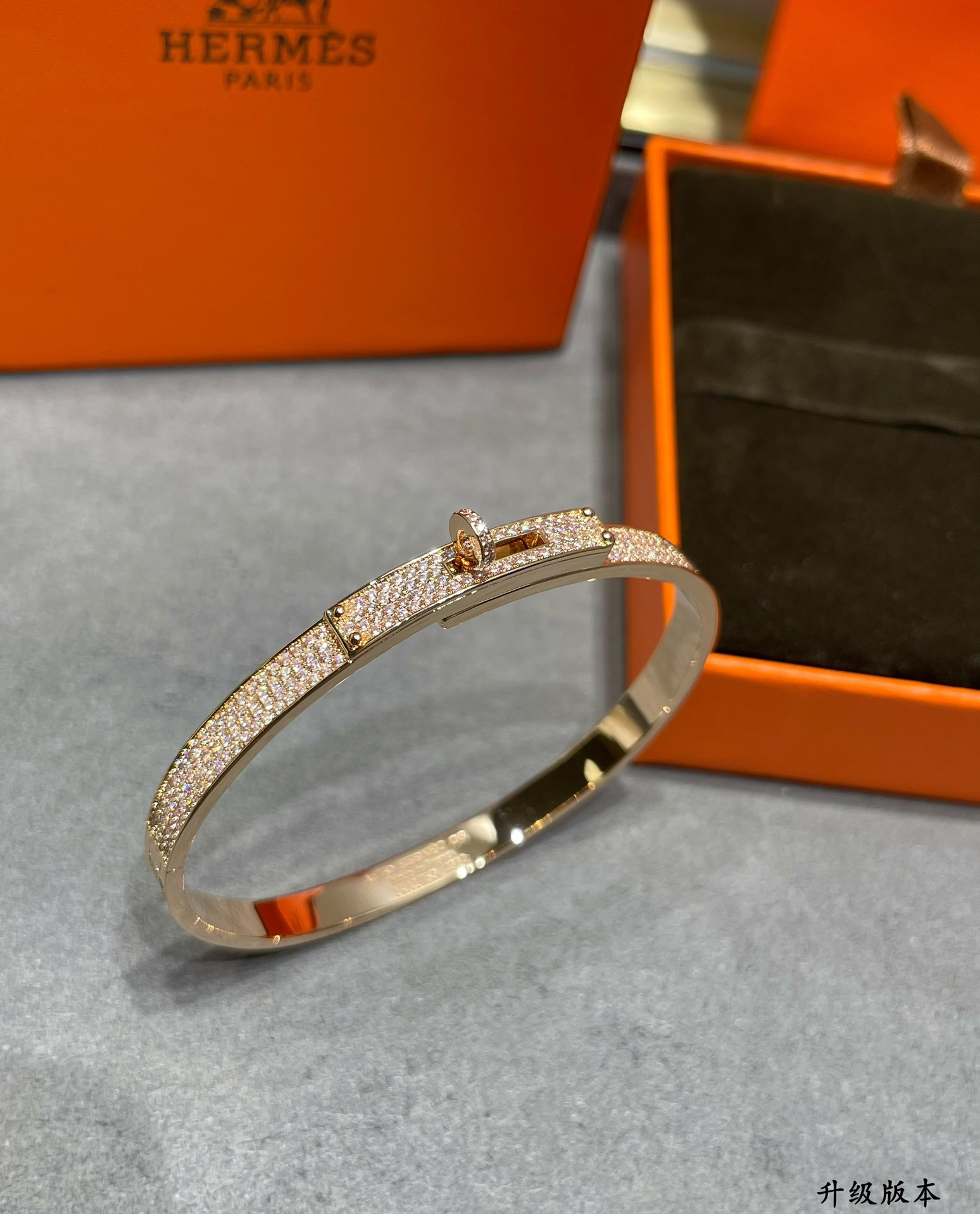 H**mes button fully diamond-encrusted Bracelet