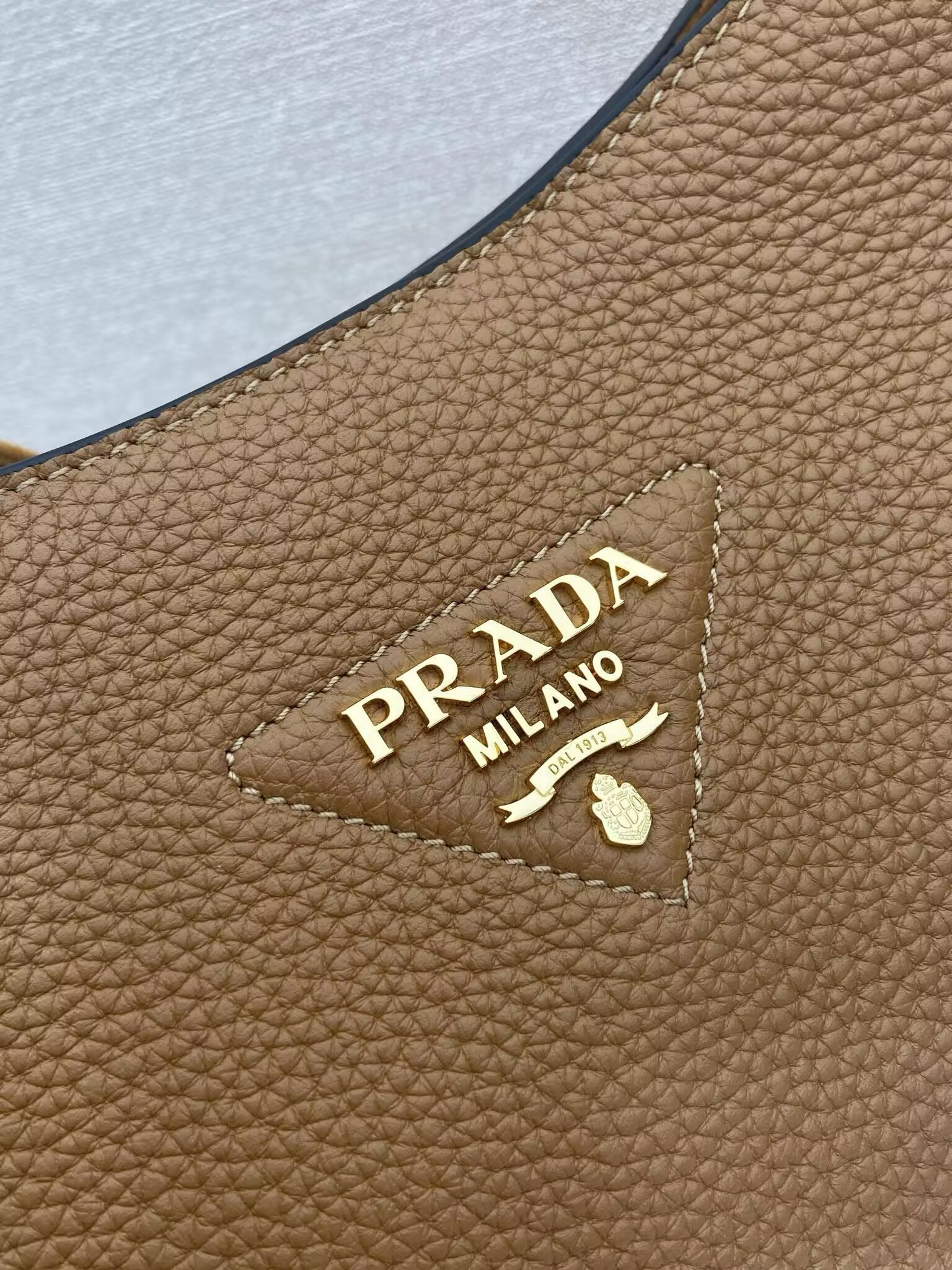 Pra*a medium leather bag 26x28x11cm