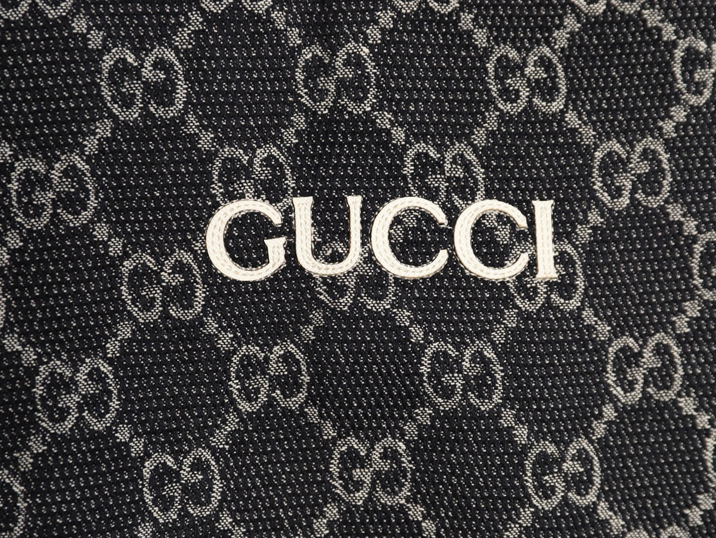 G*u*i Coats