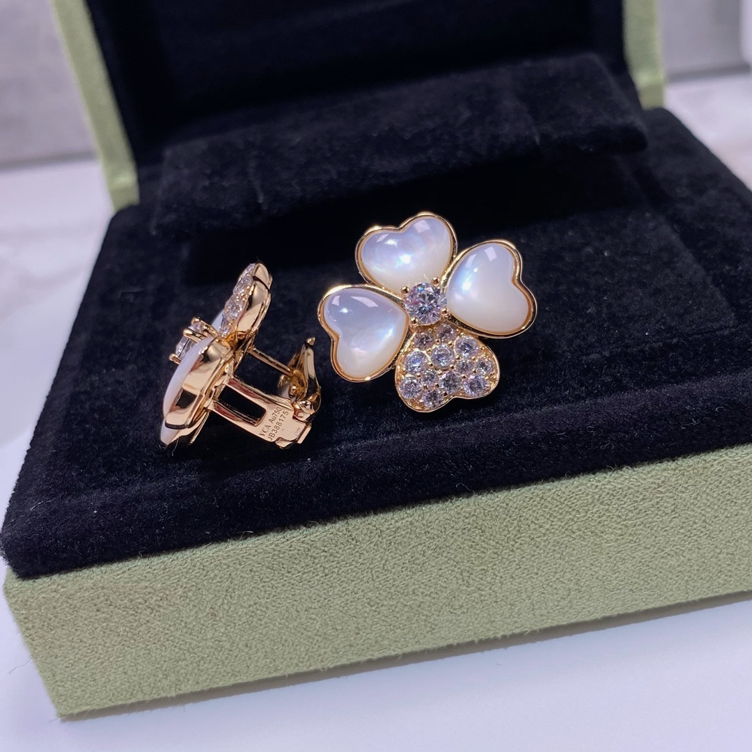 V*N CL*F & Arpels four-leaf clover earrings