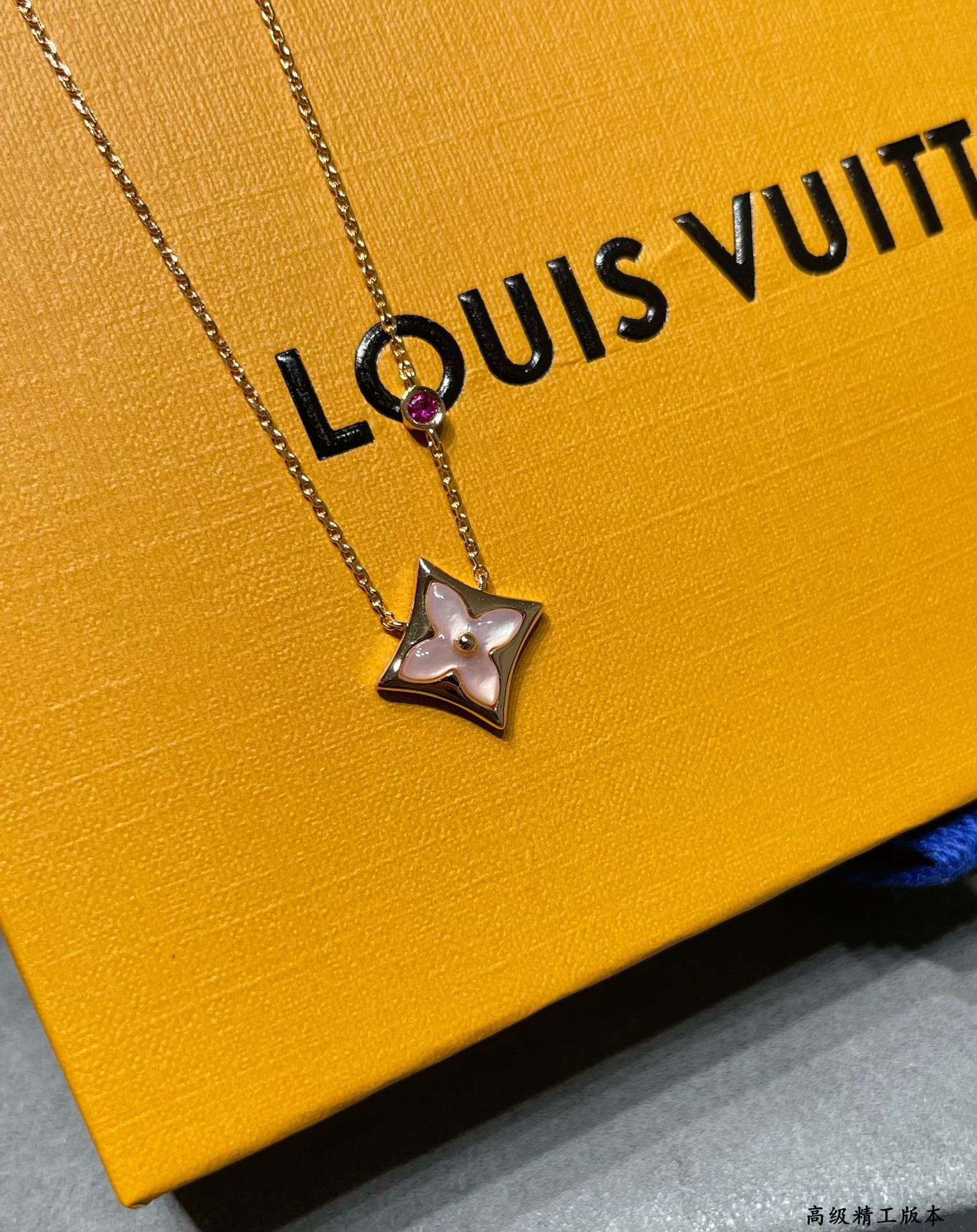 L0*is V*t0n Square Pink Diamond pink shell Necklace