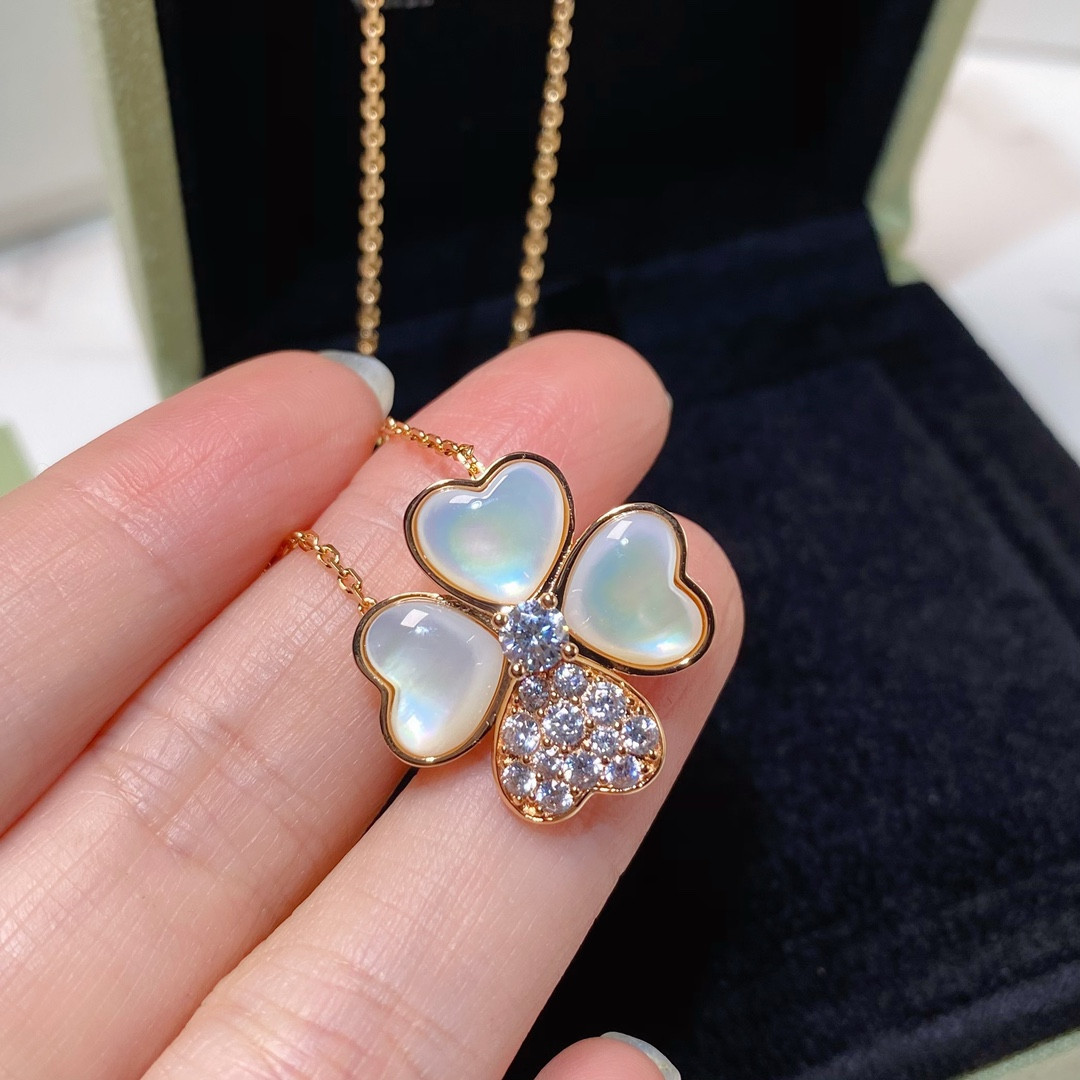 V*N CL*F & Arpels four-leaf clover necklace