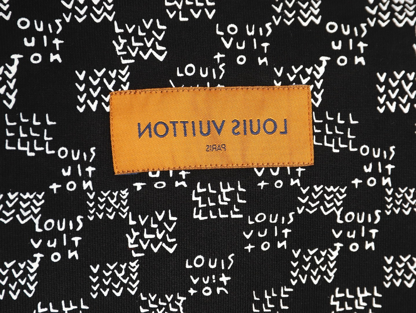 L0*is V*t0n 25Fw Hoodies