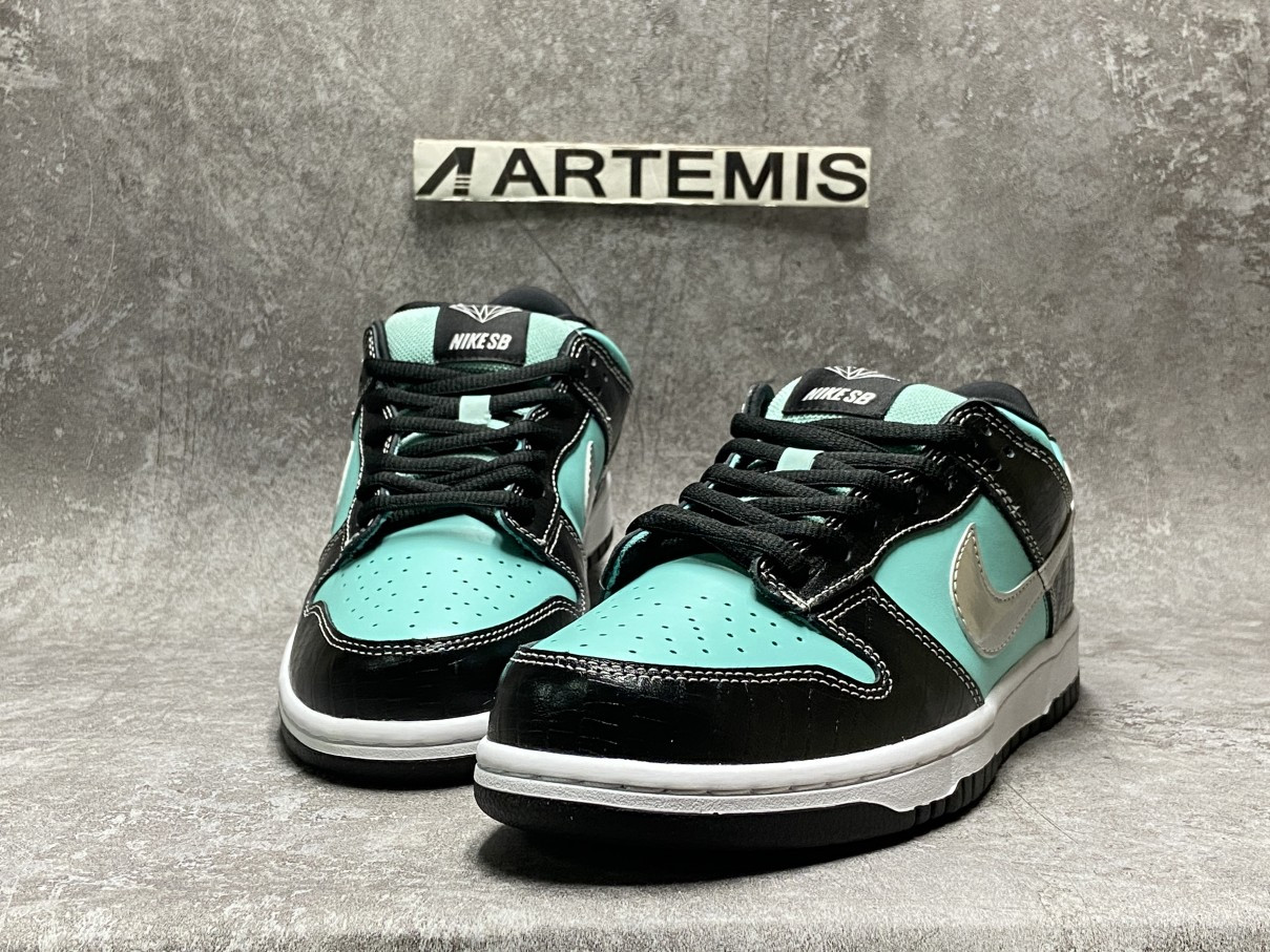 Nike Dunk SB Low Diamond S*pply Co. T*f*ny