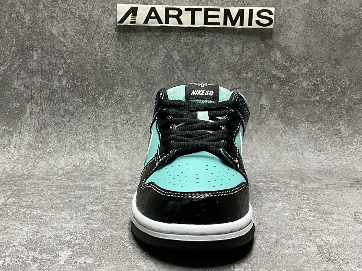 Nike Dunk SB Low Diamond S*pply Co. T*f*ny