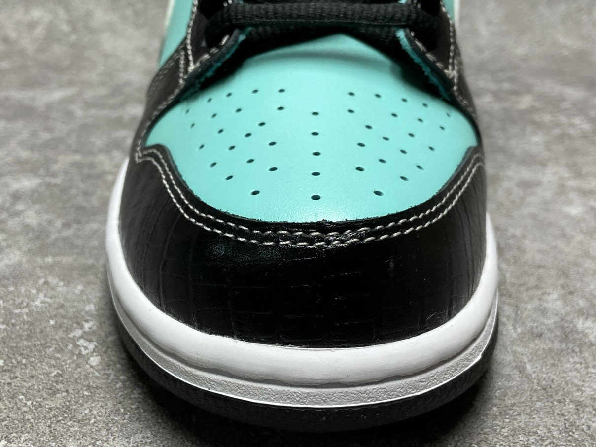 Nike Dunk SB Low Diamond S*pply Co. T*f*ny
