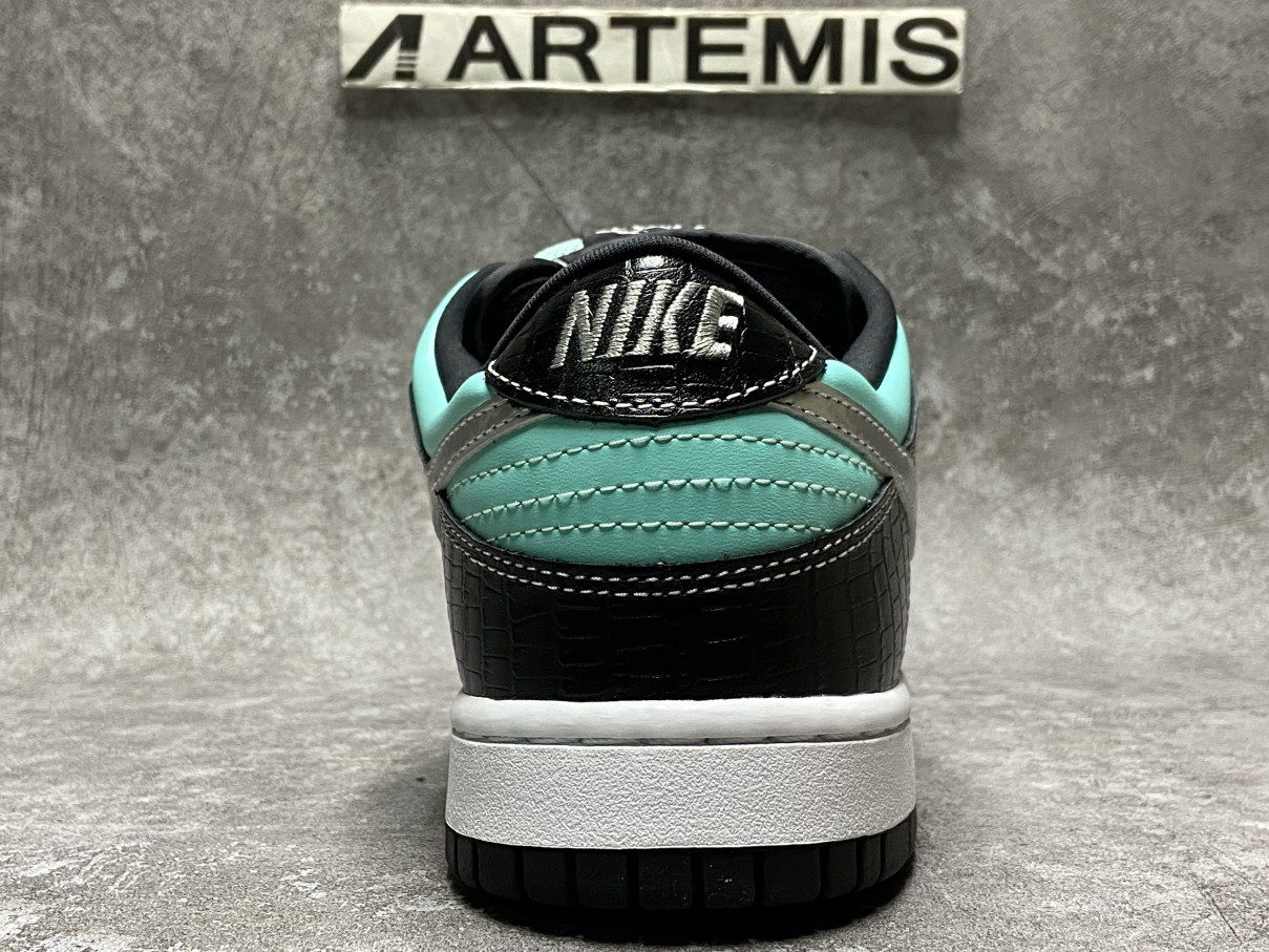 Nike Dunk SB Low Diamond S*pply Co. T*f*ny