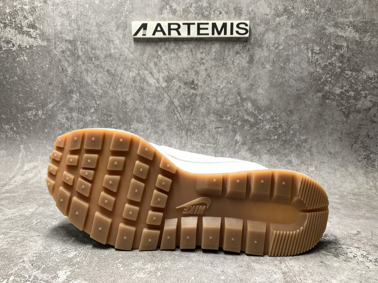 Nike Vaporwaffle Sacai Sail Gum