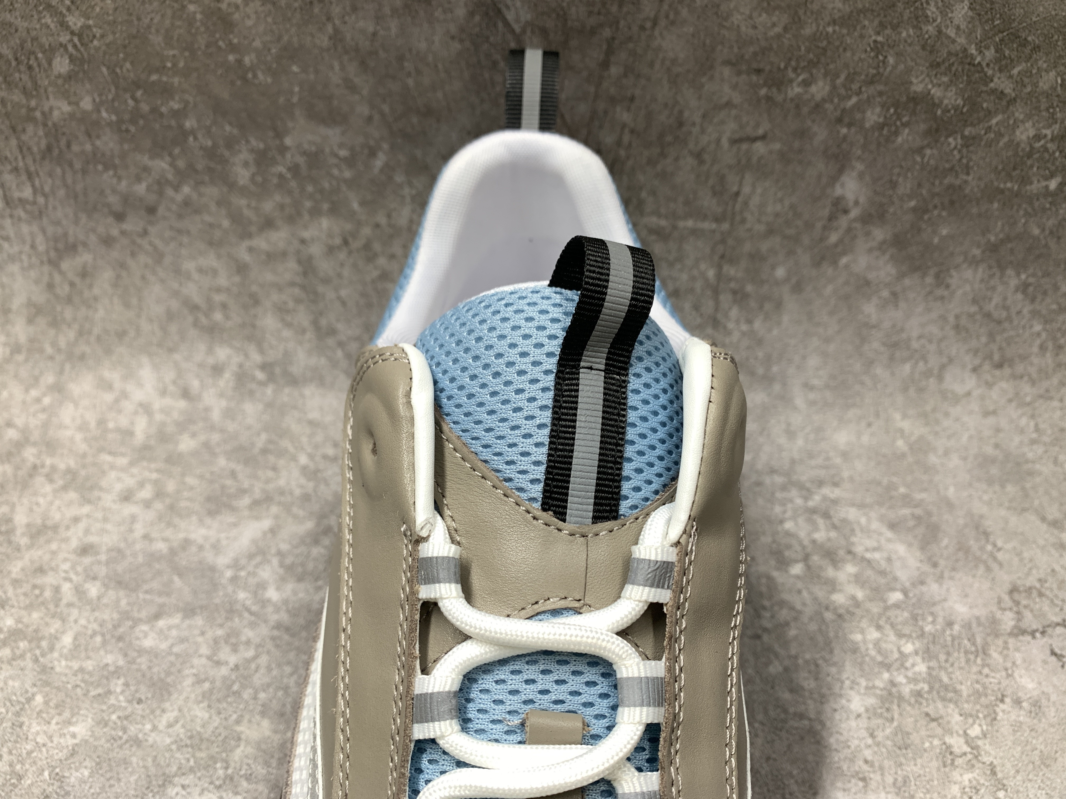 D*0r B22 White Blue