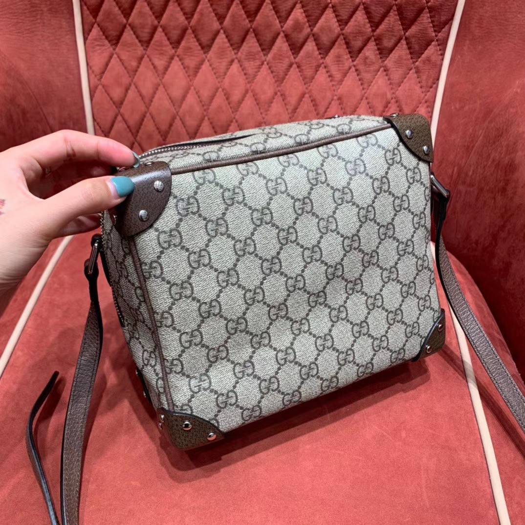 G*u*i GG shoulder bag with leather details 626363