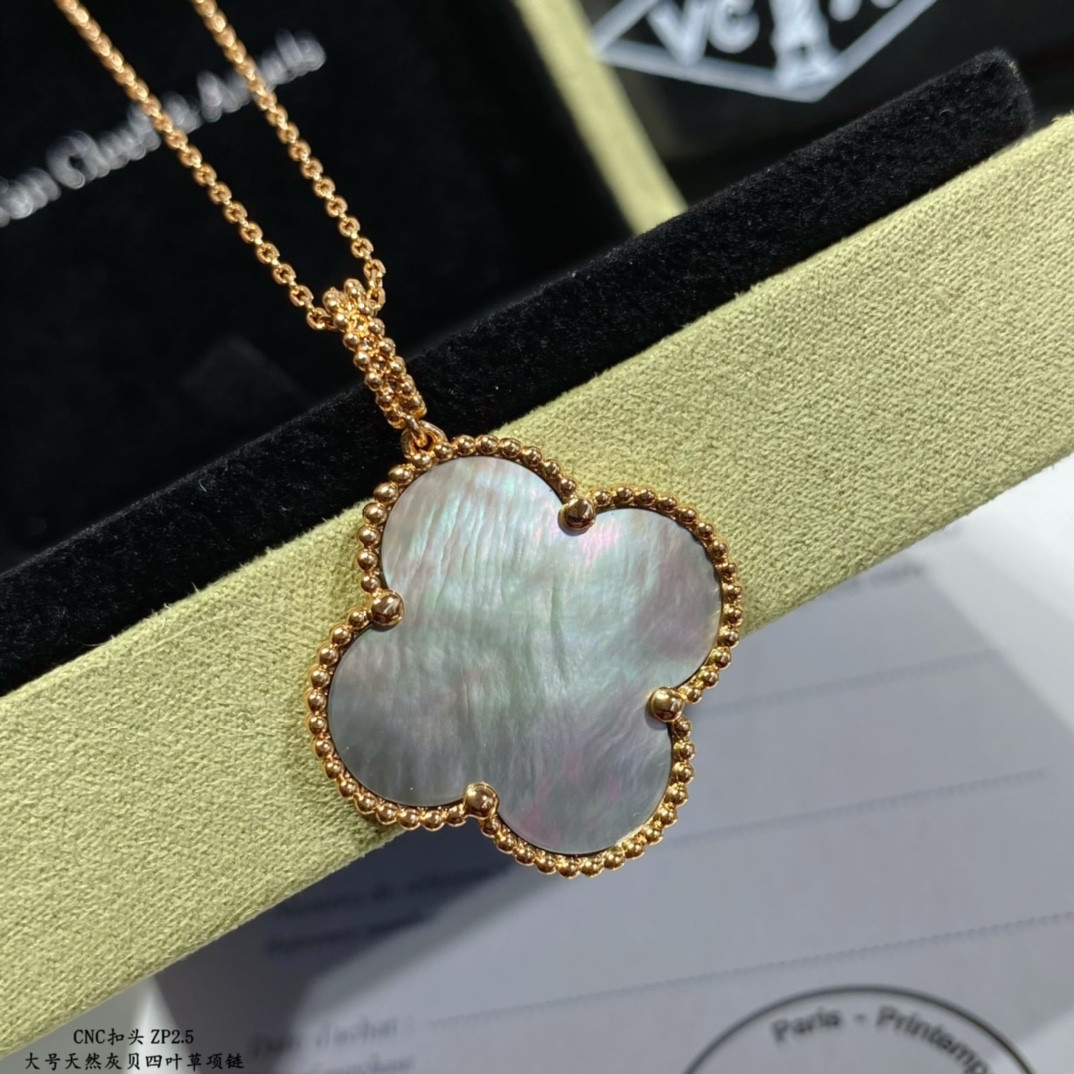 V*N CL*F & Arpels Large Four Leaf Clover Necklace Diameter approx 2.5cm,Chain length approx 80cm