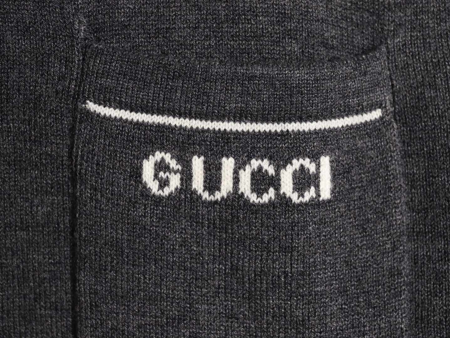 G*u*i 25fw Knitting Sweaters