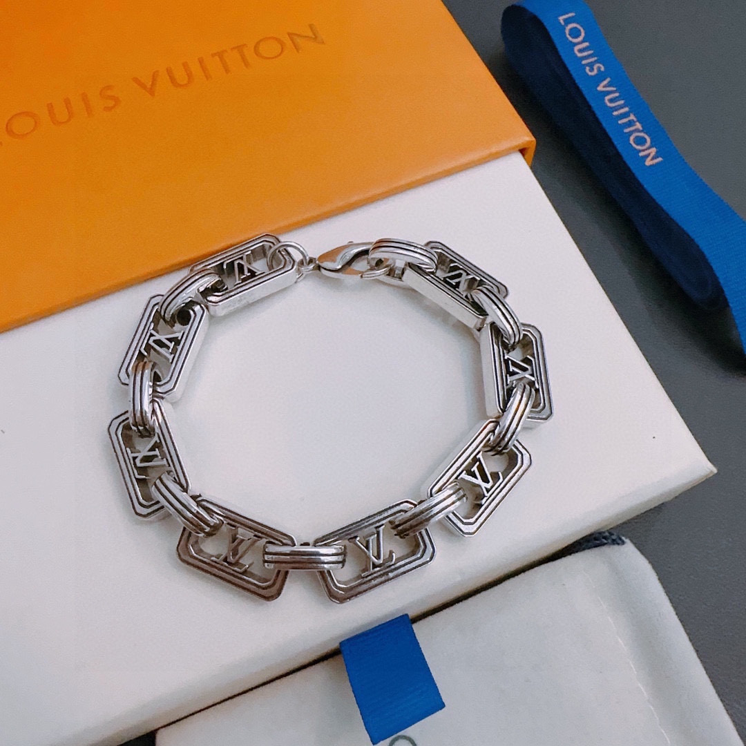 L0*is V*t0n Bracelet