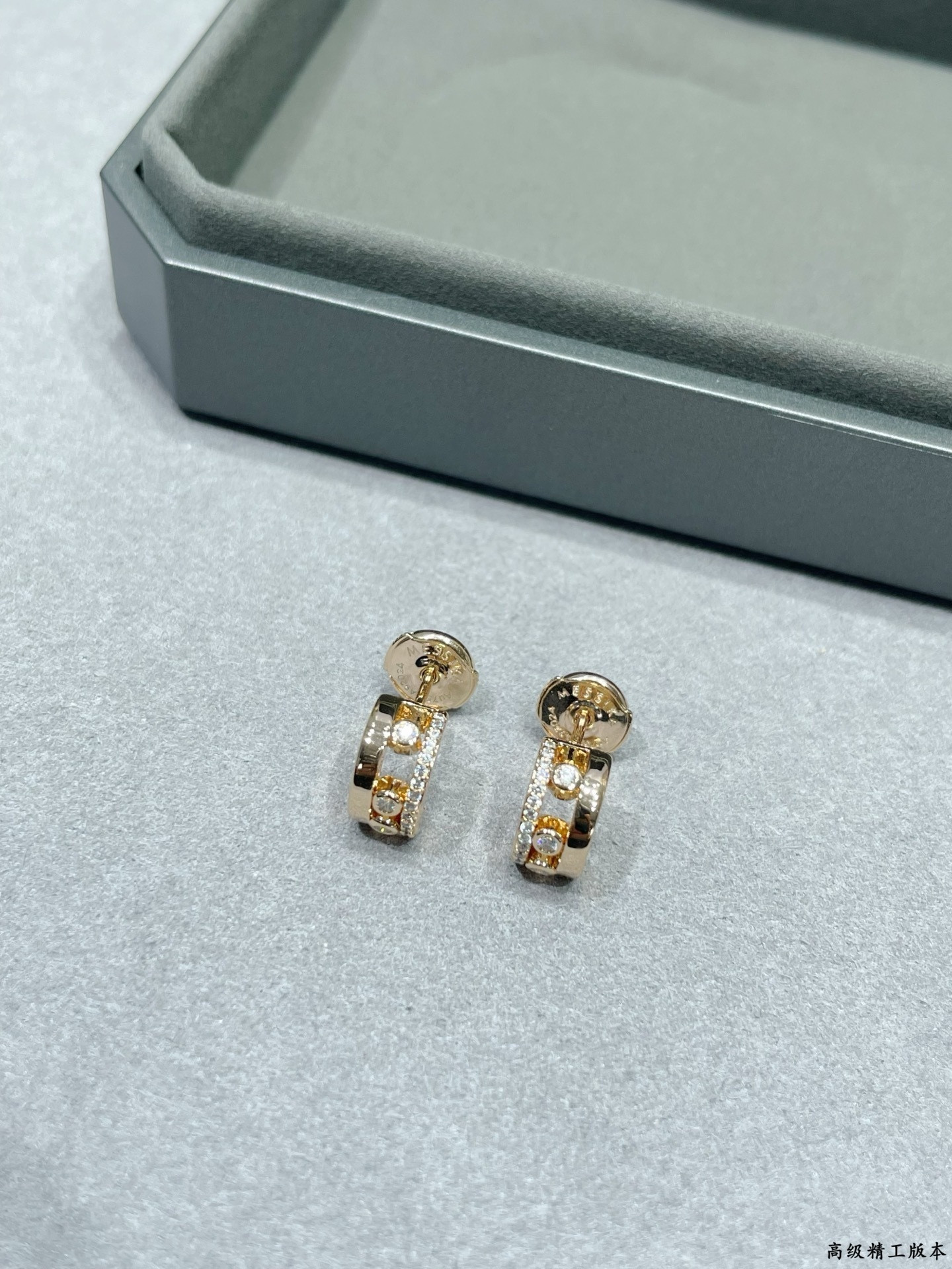 Mes1kaa small half-di*m*nd stud earrings