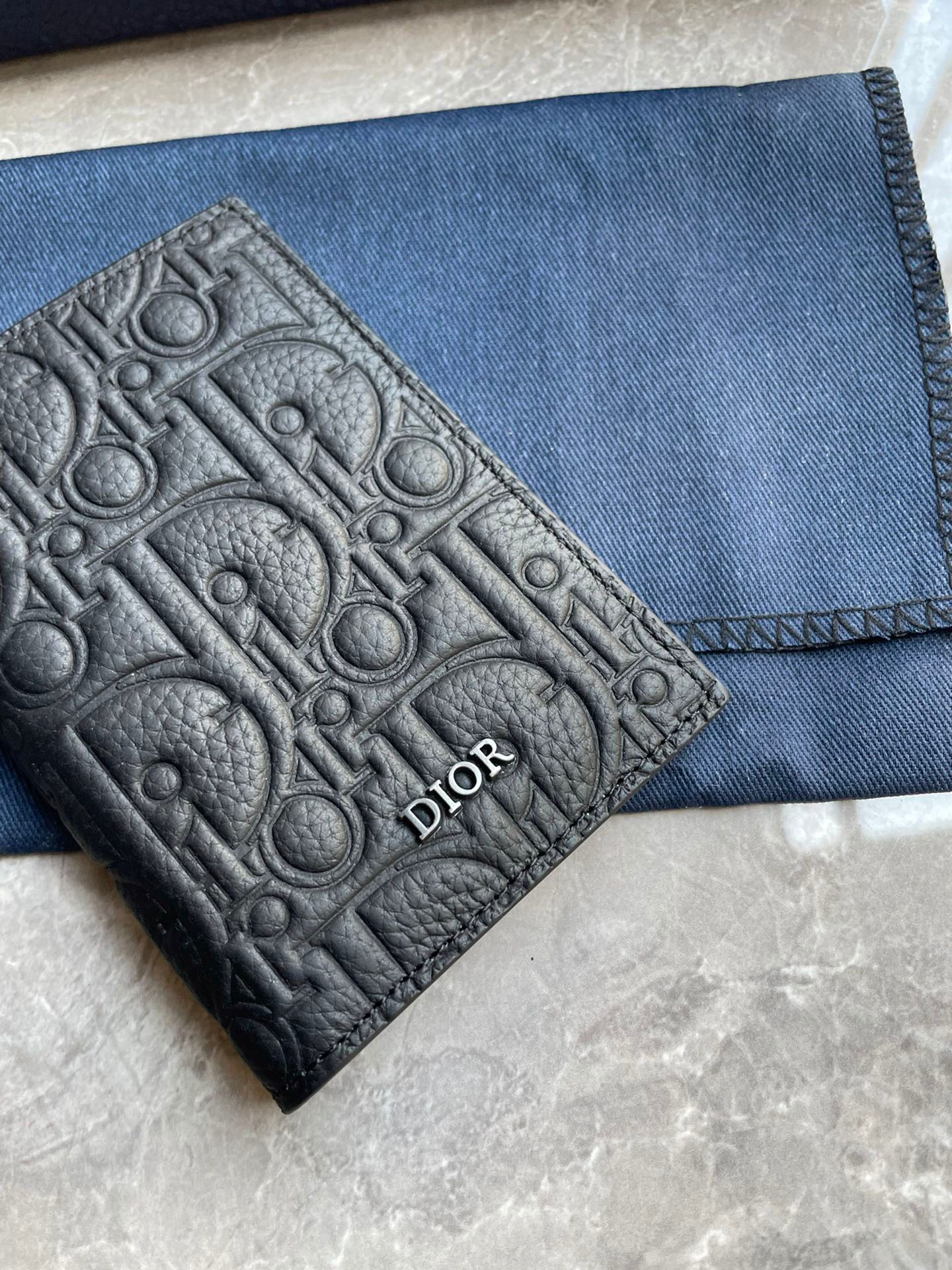D*0r Card Holder