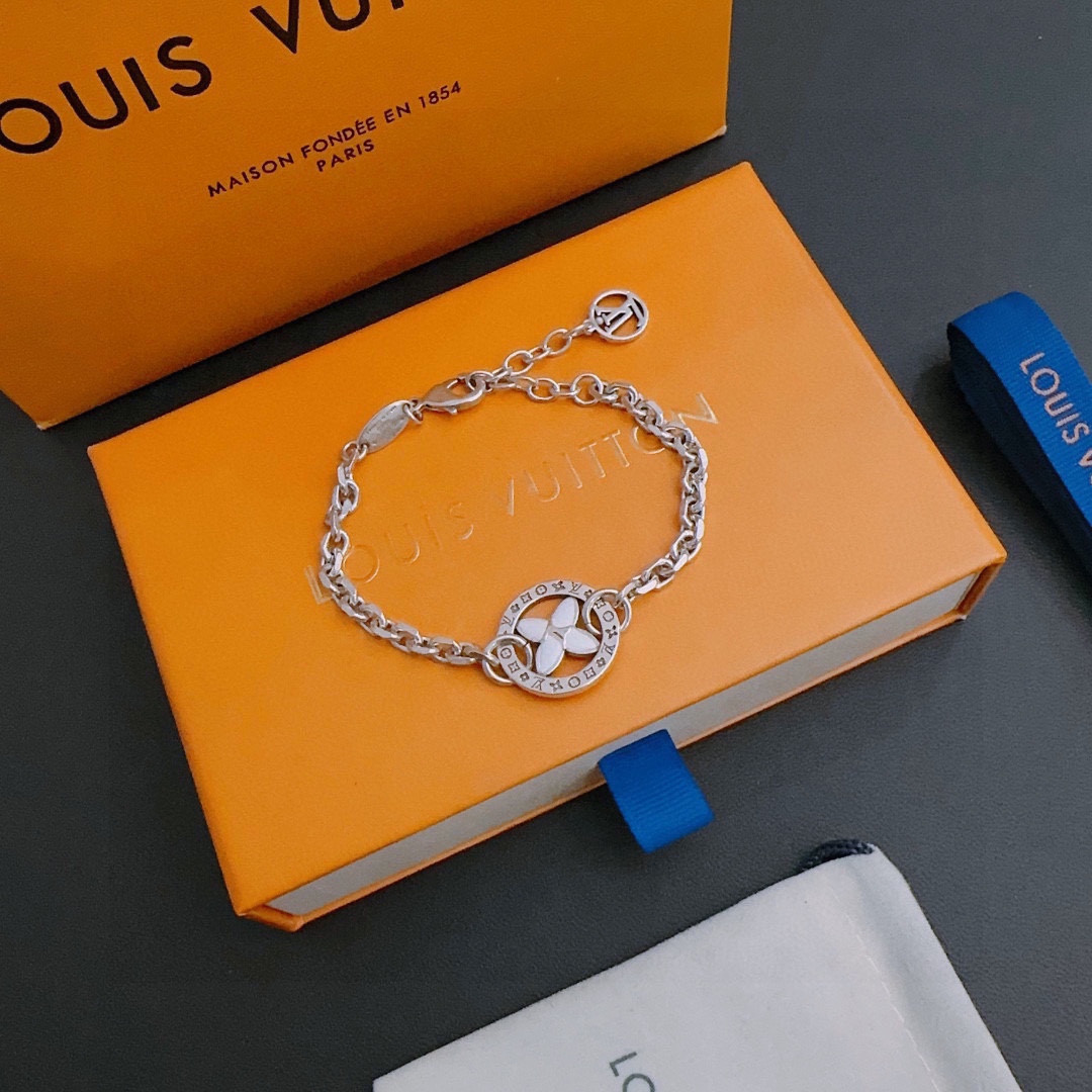 L0*is V*t0n Bracelet