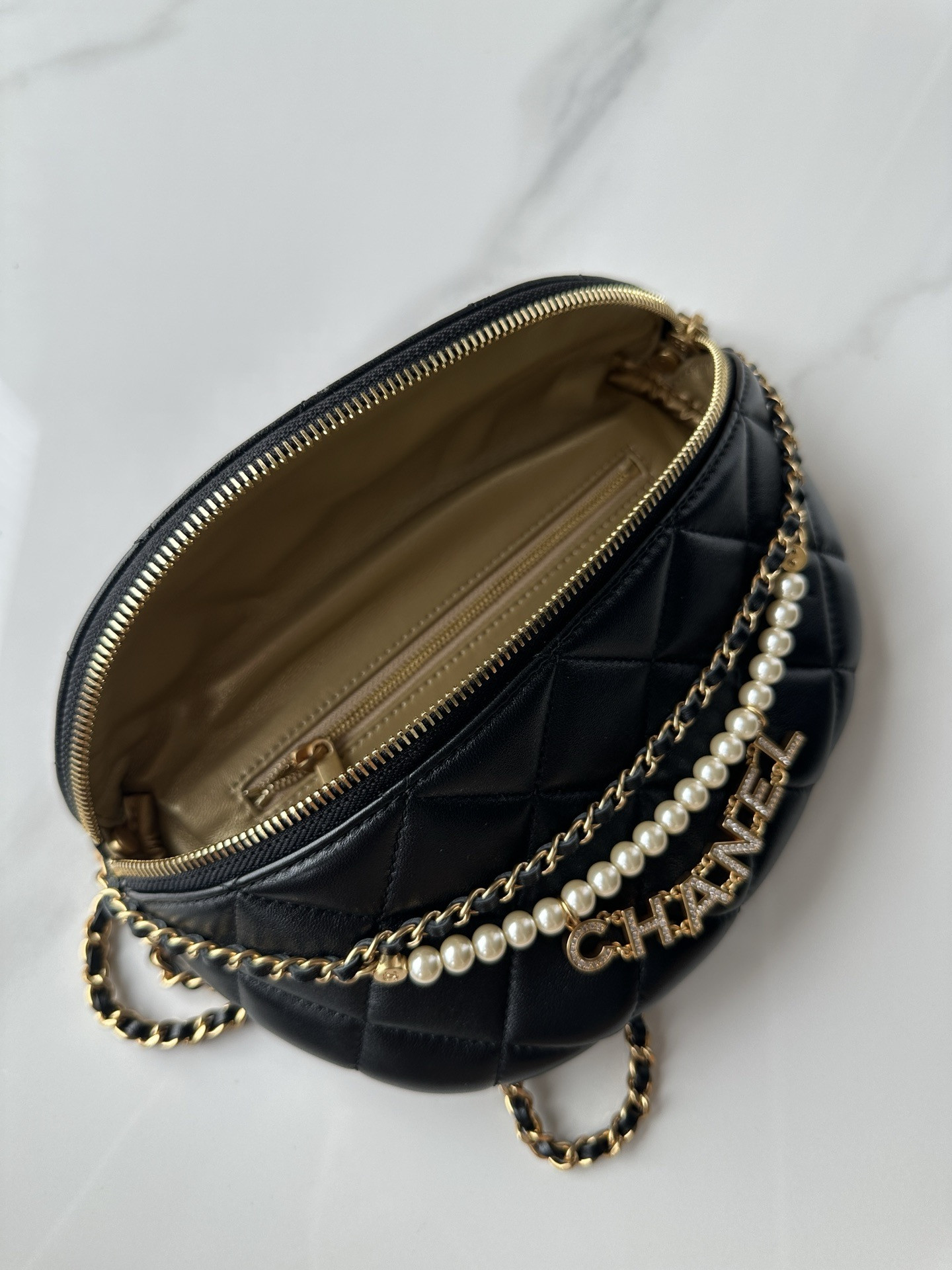 Ch*el Waist Bag 17 × 24 × 11 cm