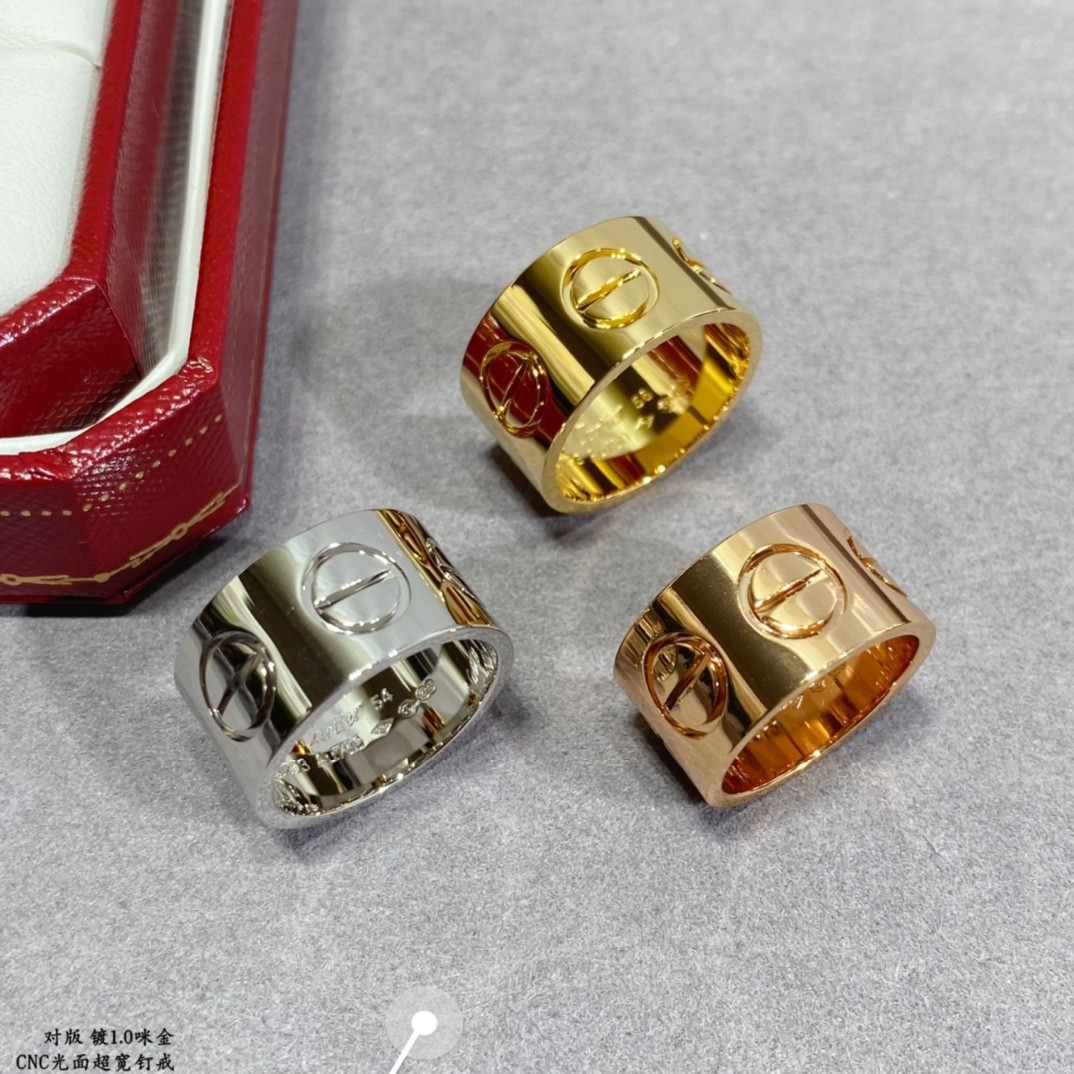 Ca*t*er polished extra wide LOVE nail ring