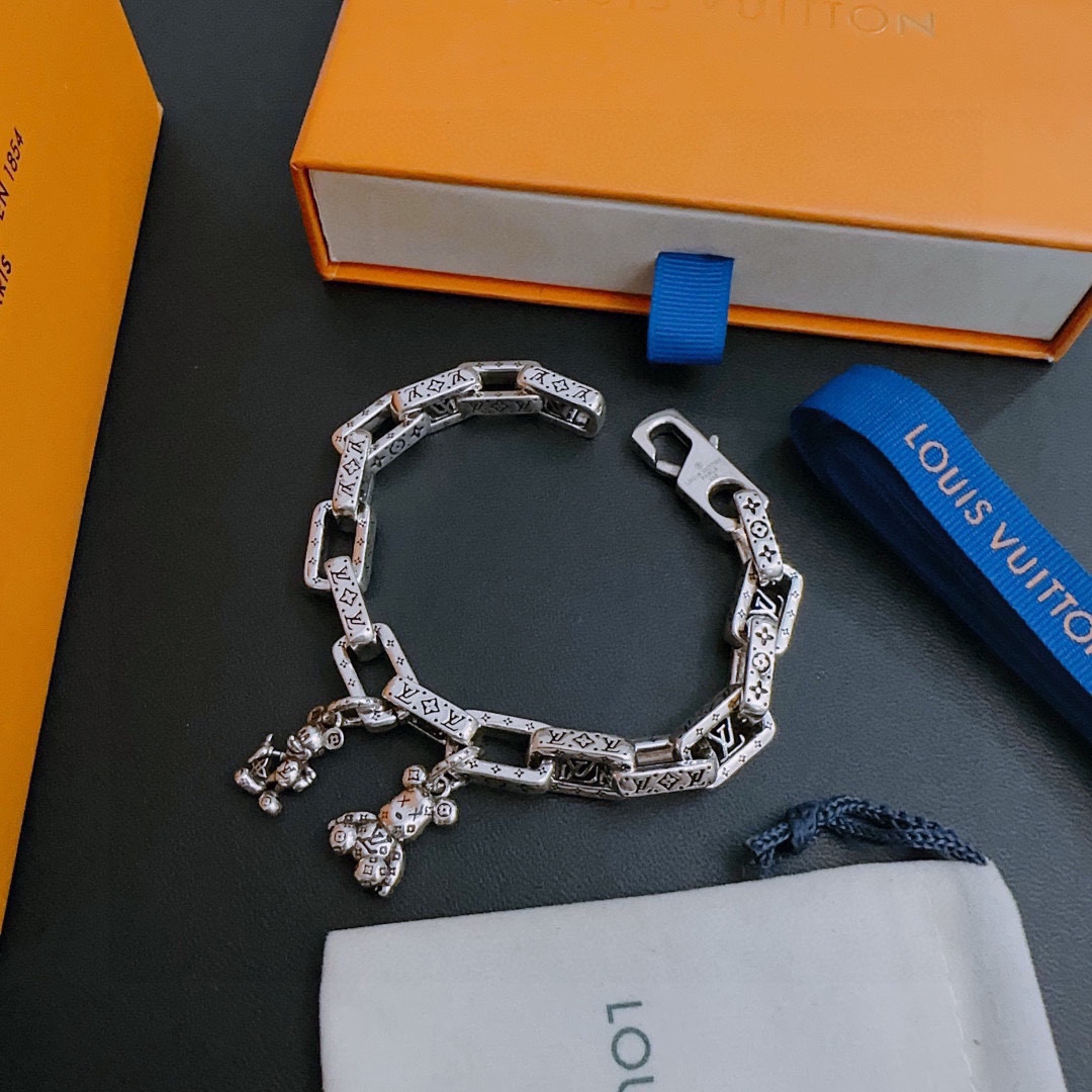 L0*is V*t0n Bracelet