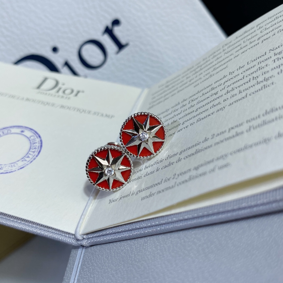 D*0r compass Stud Earrings