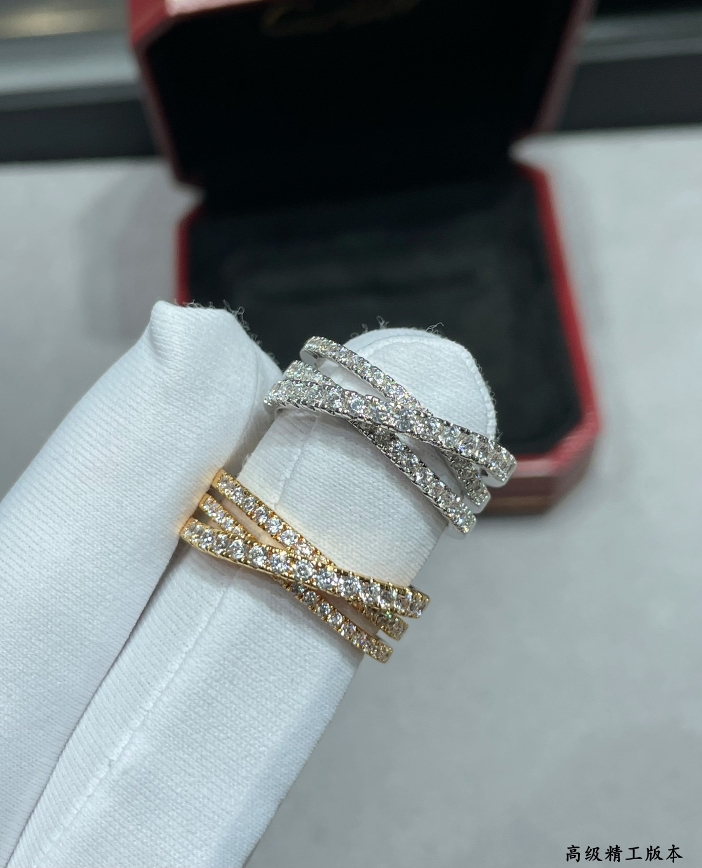 Ca*t*er Three-ring rivet diamond ring