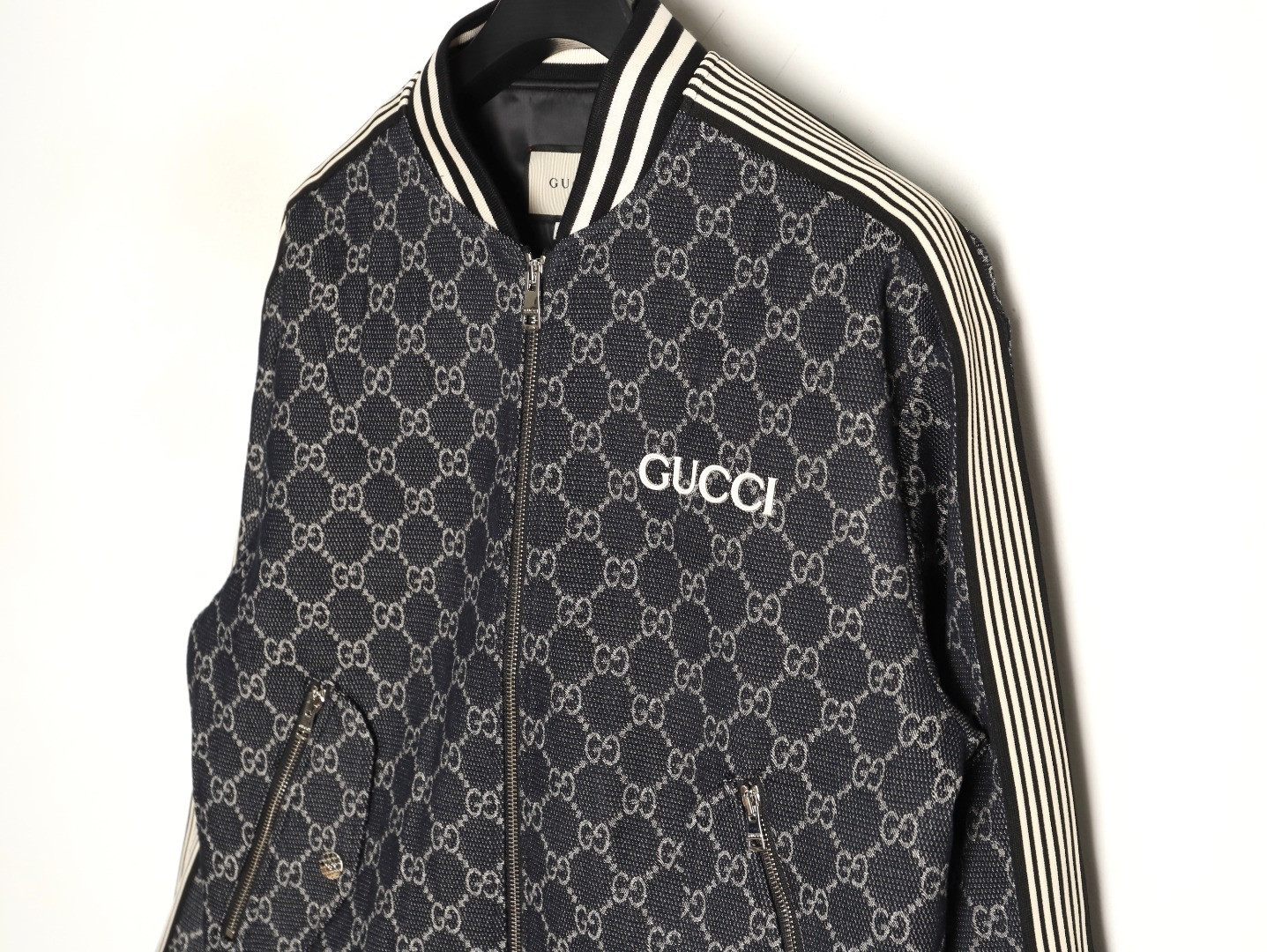 G*u*i Coats