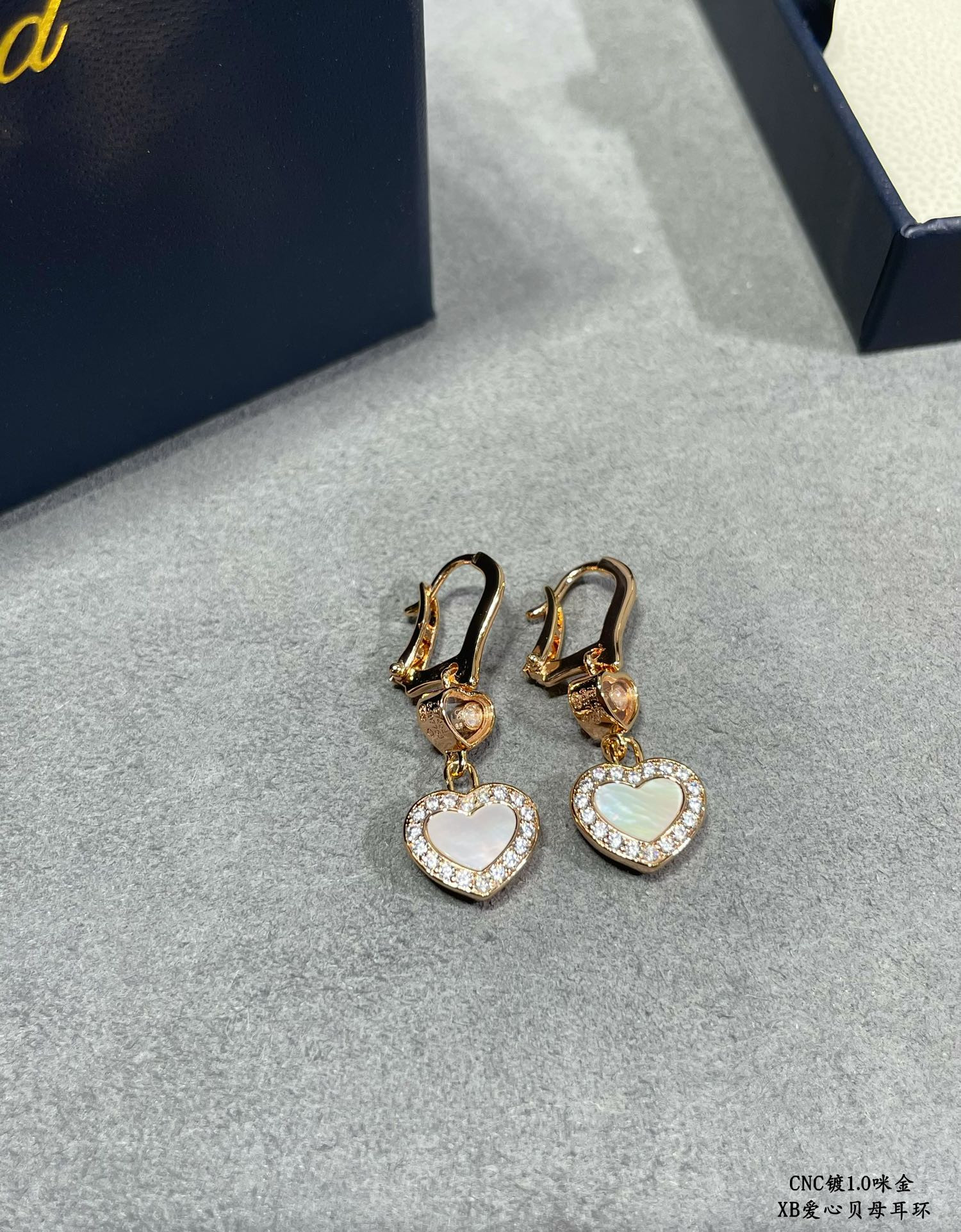 Chopard Heart-shaped Edge Diamond Mother-of-Pearl Earrings