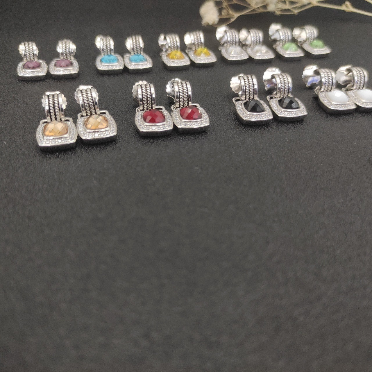 dau1d Yvrm*n square di*m*nd earrings(main stone 7mm)