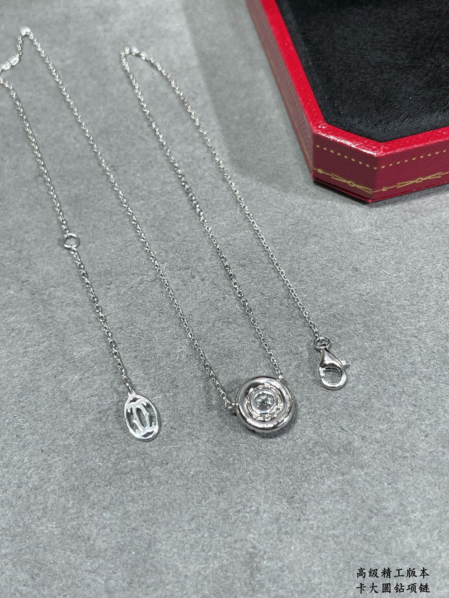 Ca*t*er Large round diamond Necklace