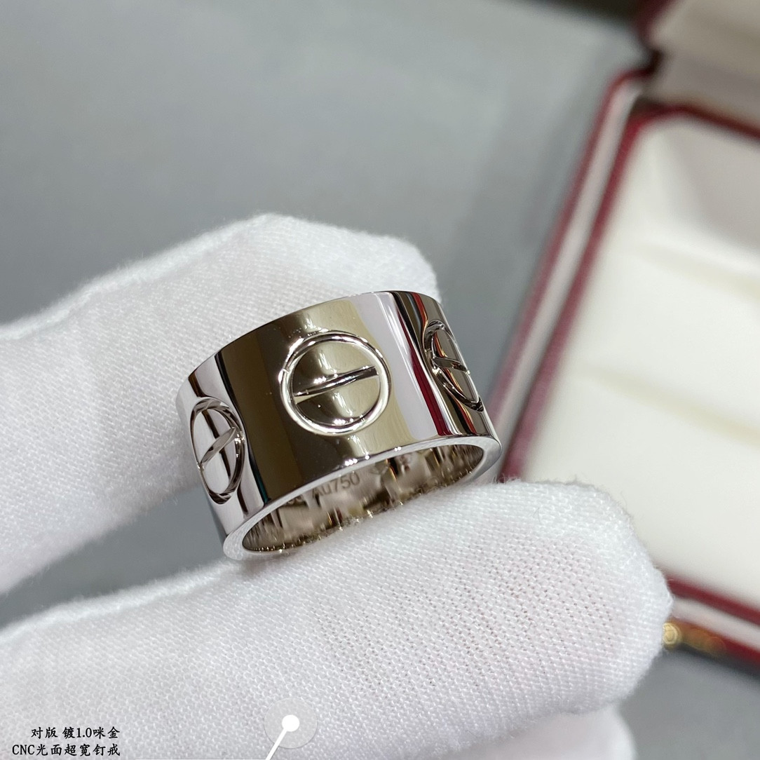 Ca*t*er polished extra wide LOVE nail ring
