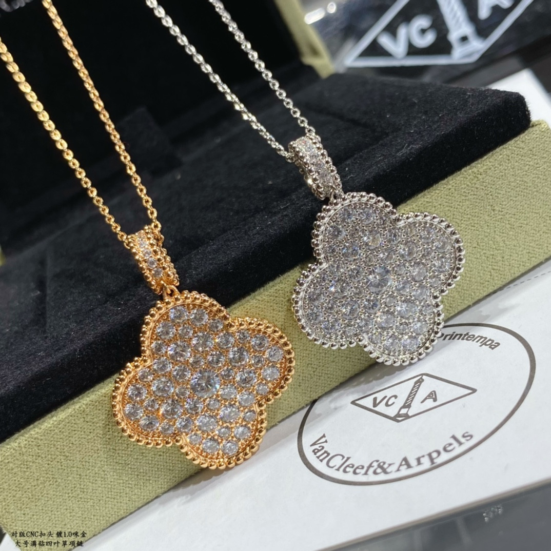 V*N CL*F & Arpels Large Four Leaf Clover Necklace Diameter approx 2.5cm,Chain length approx 80cm