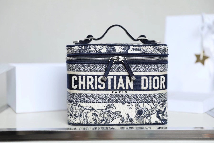 D*0r Travel make up bag