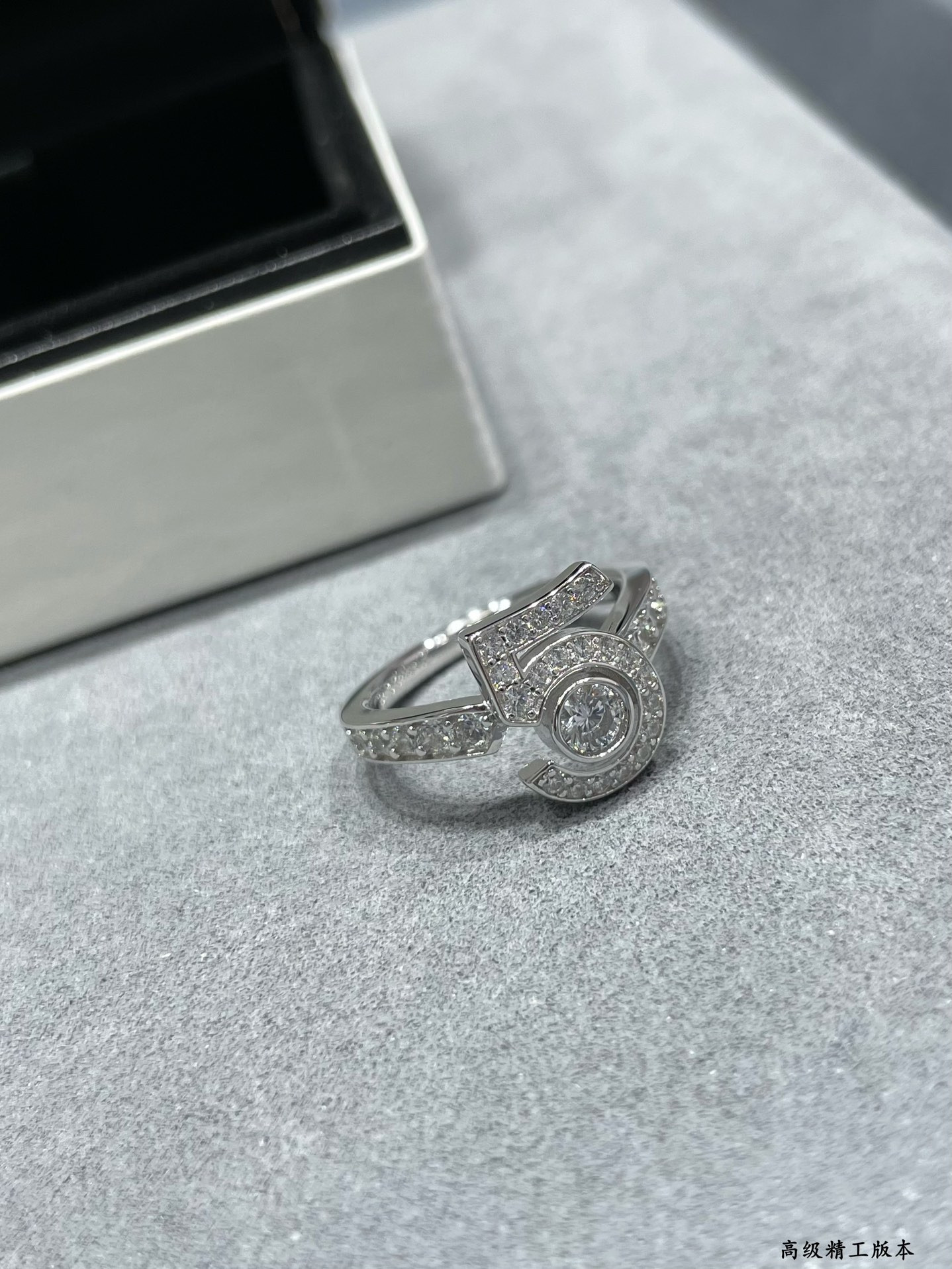 Ch*el 5-word full diamond Ring