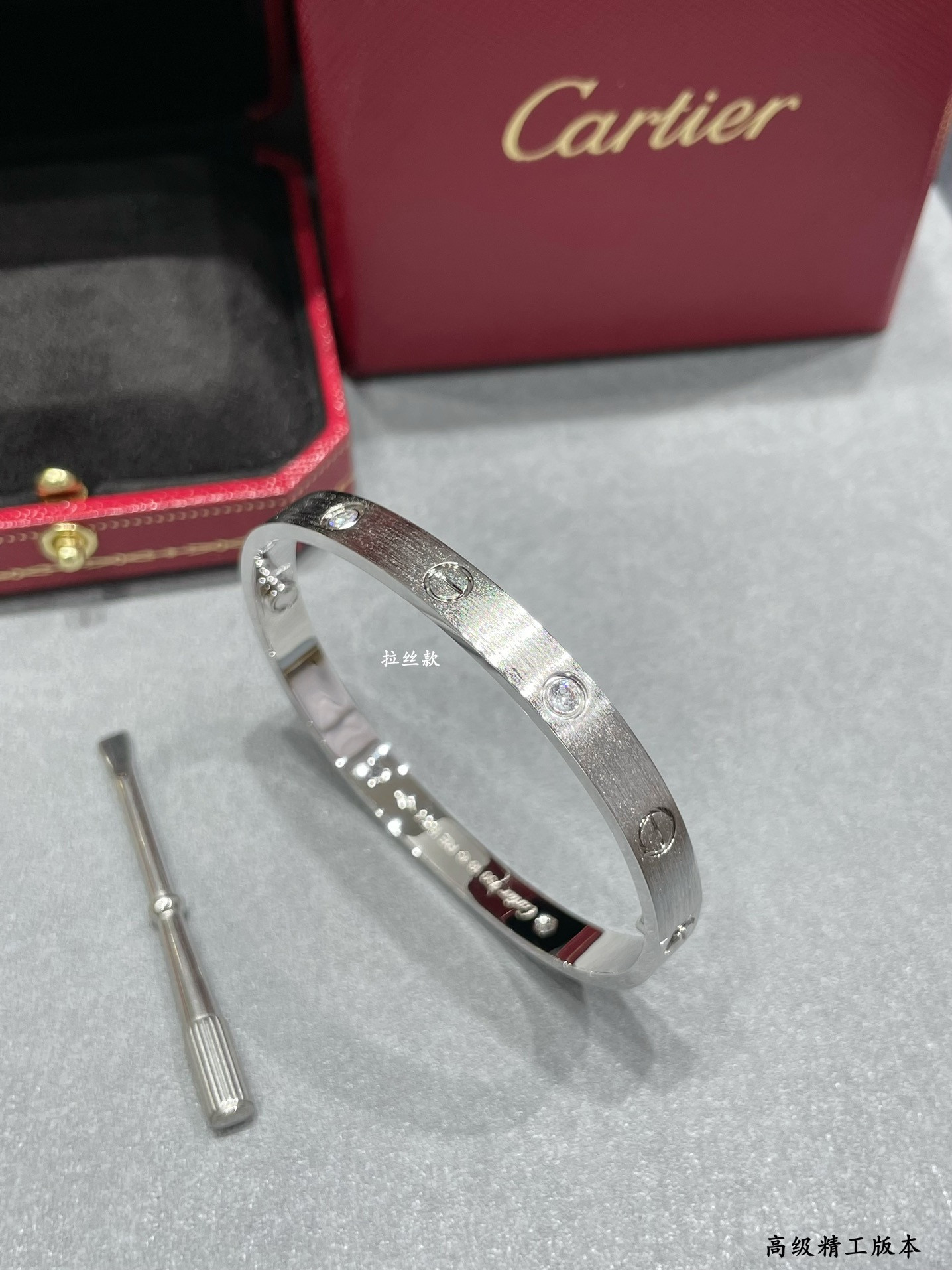 Ca*t*er wide version four-diamond LOVE brushed Bracelet