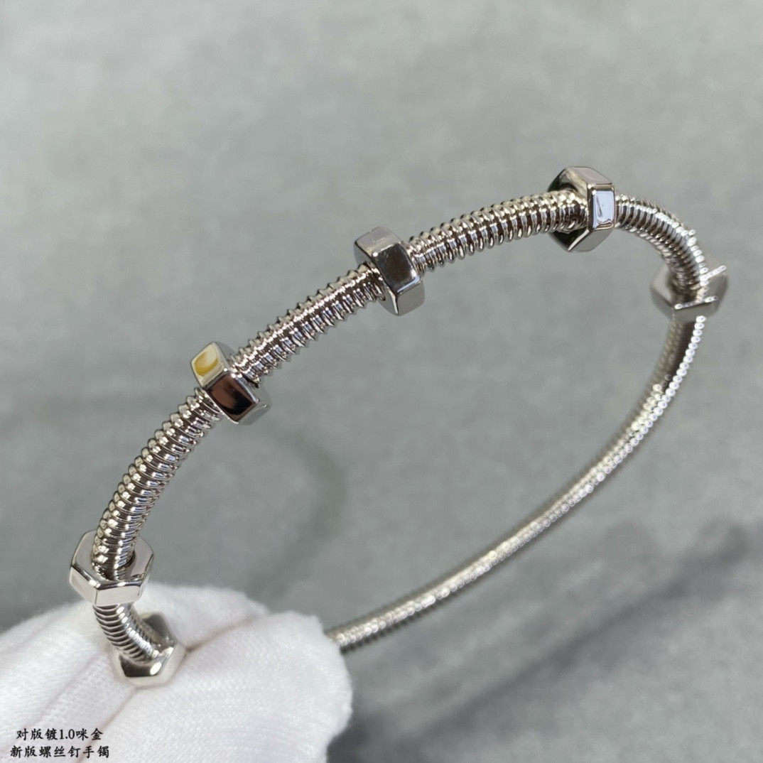 Ca*t*er Screw Bracelet