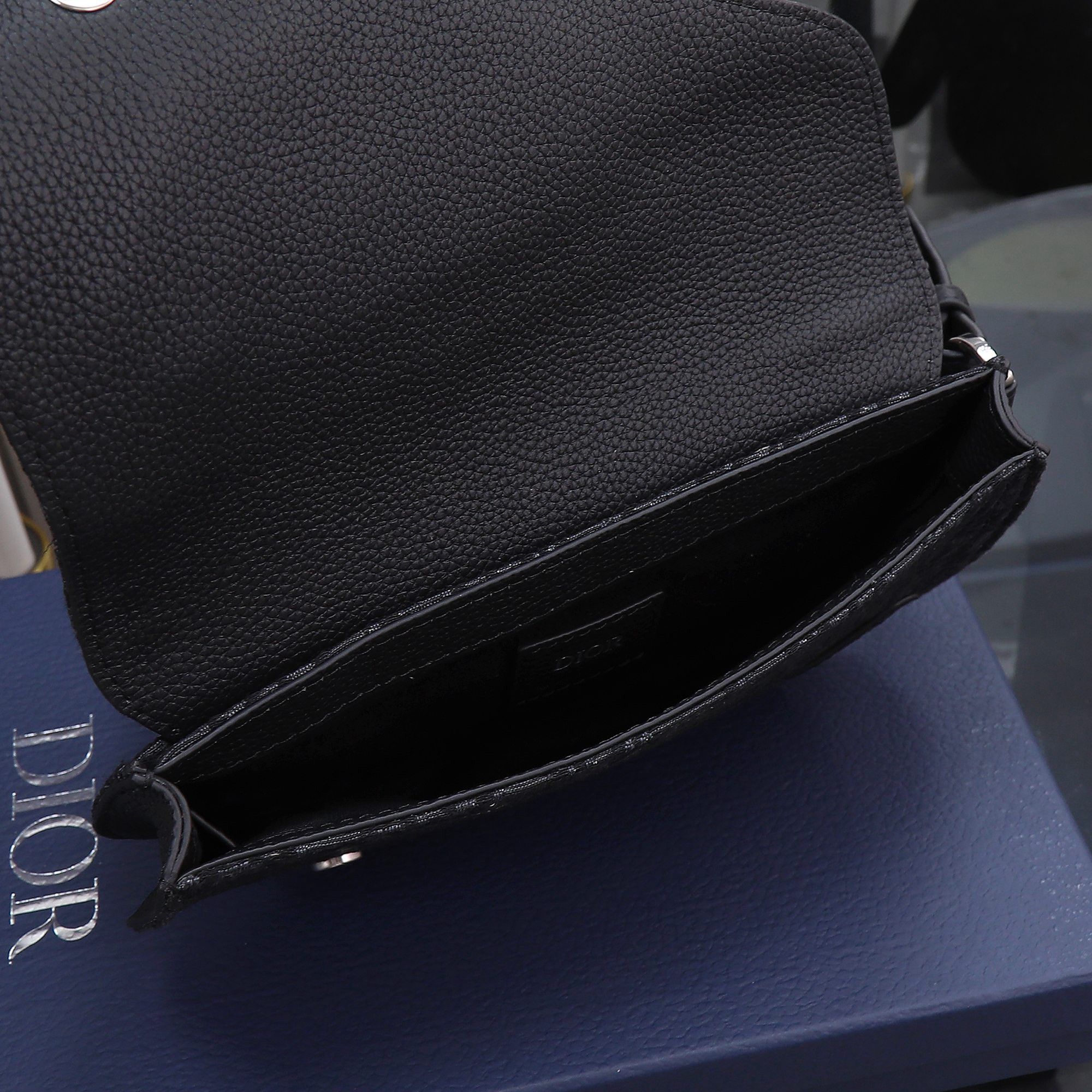D*0r Saddle Messenger Bag with Flap 23 x18 x6cm