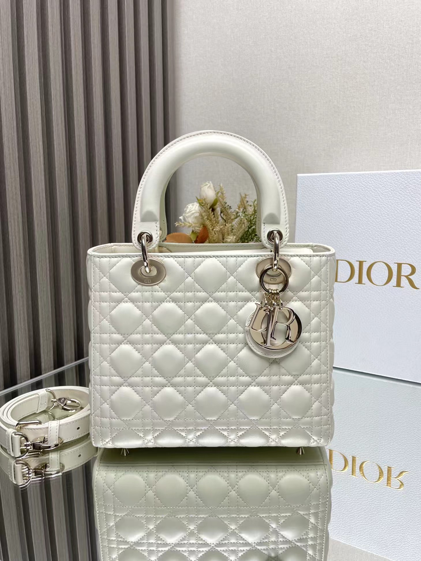 Medium Lady D*0r Bag 24 x 20 x 12 cm